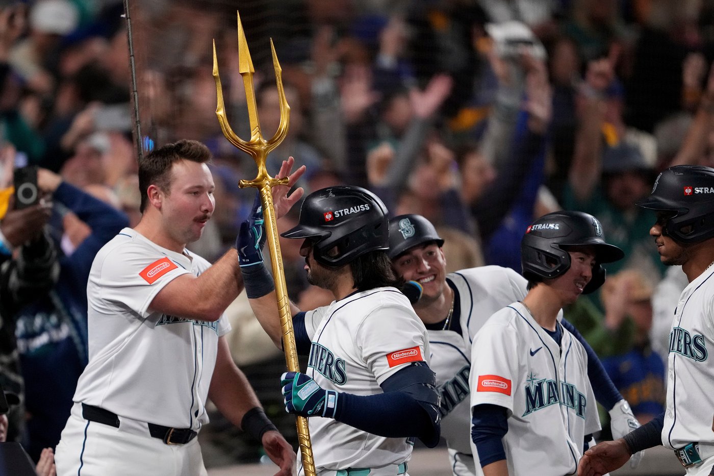 Mariners a win from World Series, beat Blue Jays 6-2 behind Suárez's grand slam | iNFOnews.ca Mariners a win from World Series, beat Blue Jays 6-2 behind Suárez's grand slam | iNFOnews.ca