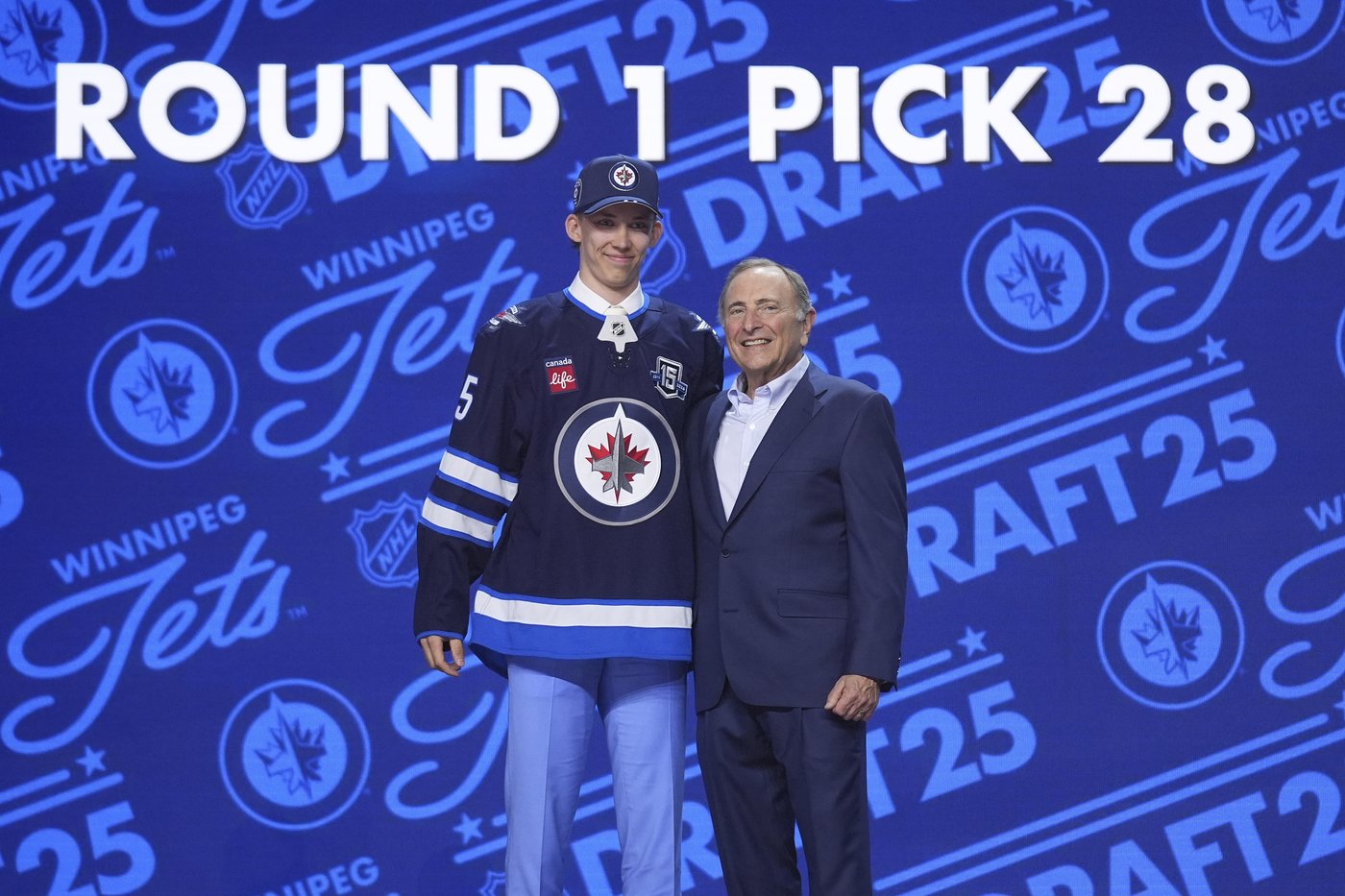 Jets take Swedish defenceman Boumedienne with 28th pick at NHL draft | iNFOnews.ca