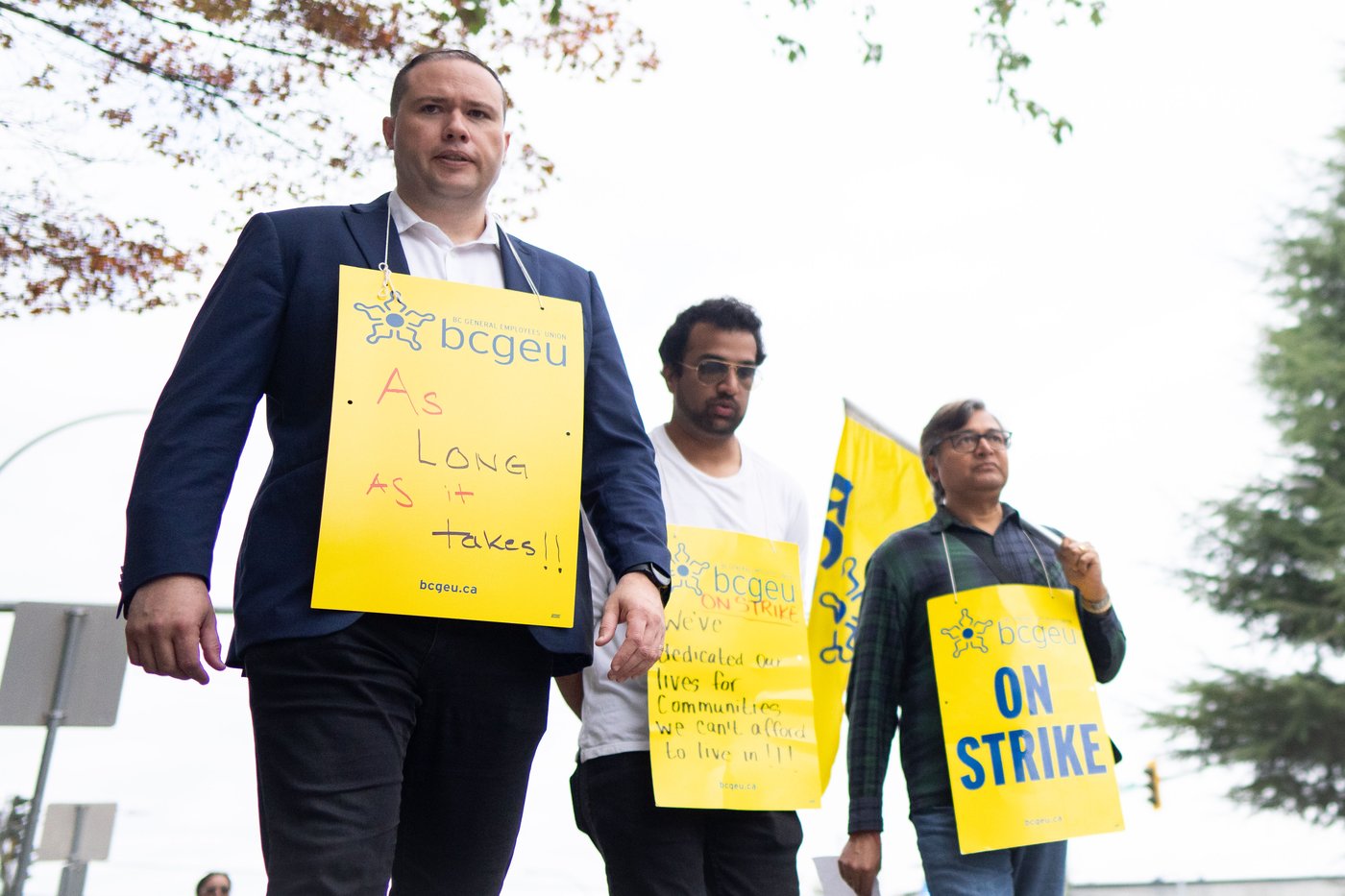Union says 4,000 workers on 22 pickets as B.C. public service strike expands | iNFOnews.ca Union says 4,000 workers on 22 pickets as B.C. public service strike expands | iNFOnews.ca