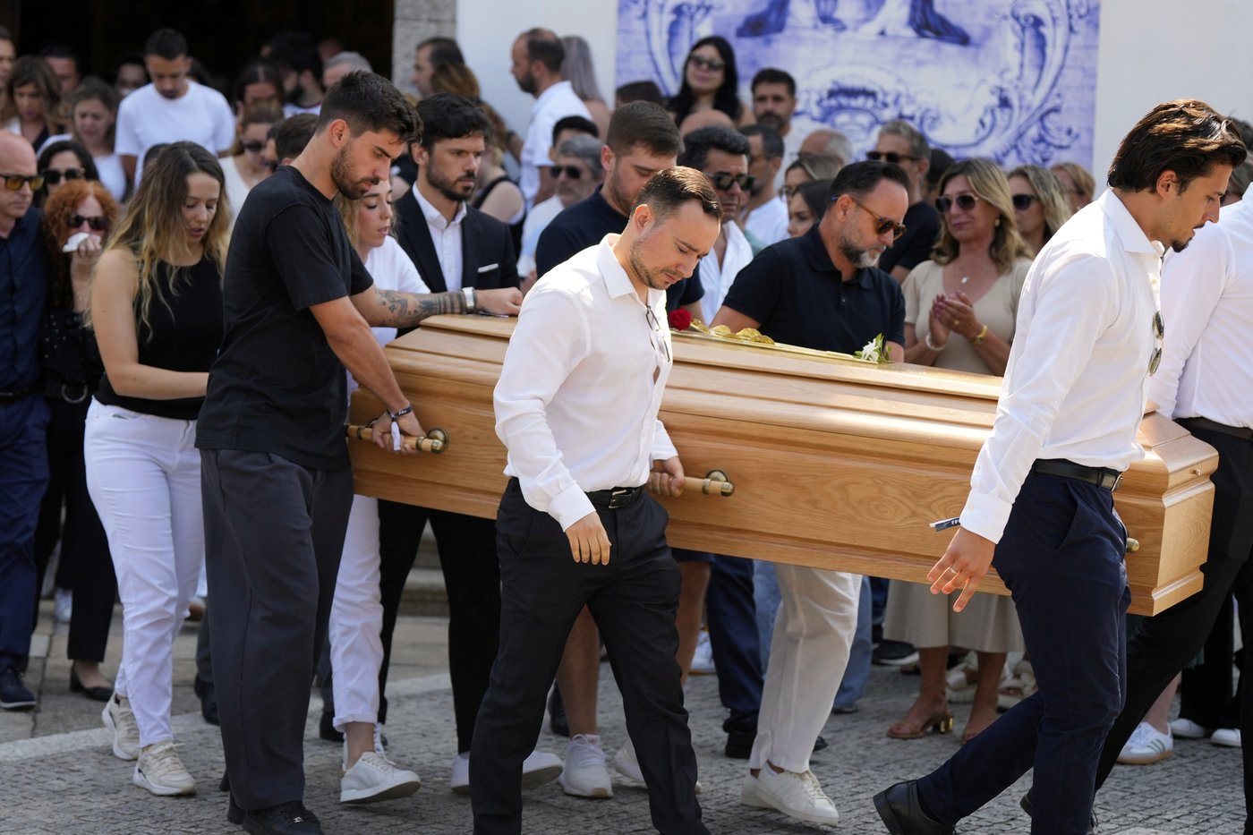 Liverpool and Portugal players join family in mourning Diogo Jota and his brother at funeral | iNFOnews.ca Liverpool and Portugal players join family in mourning Diogo Jota and his brother at funeral | iNFOnews.ca