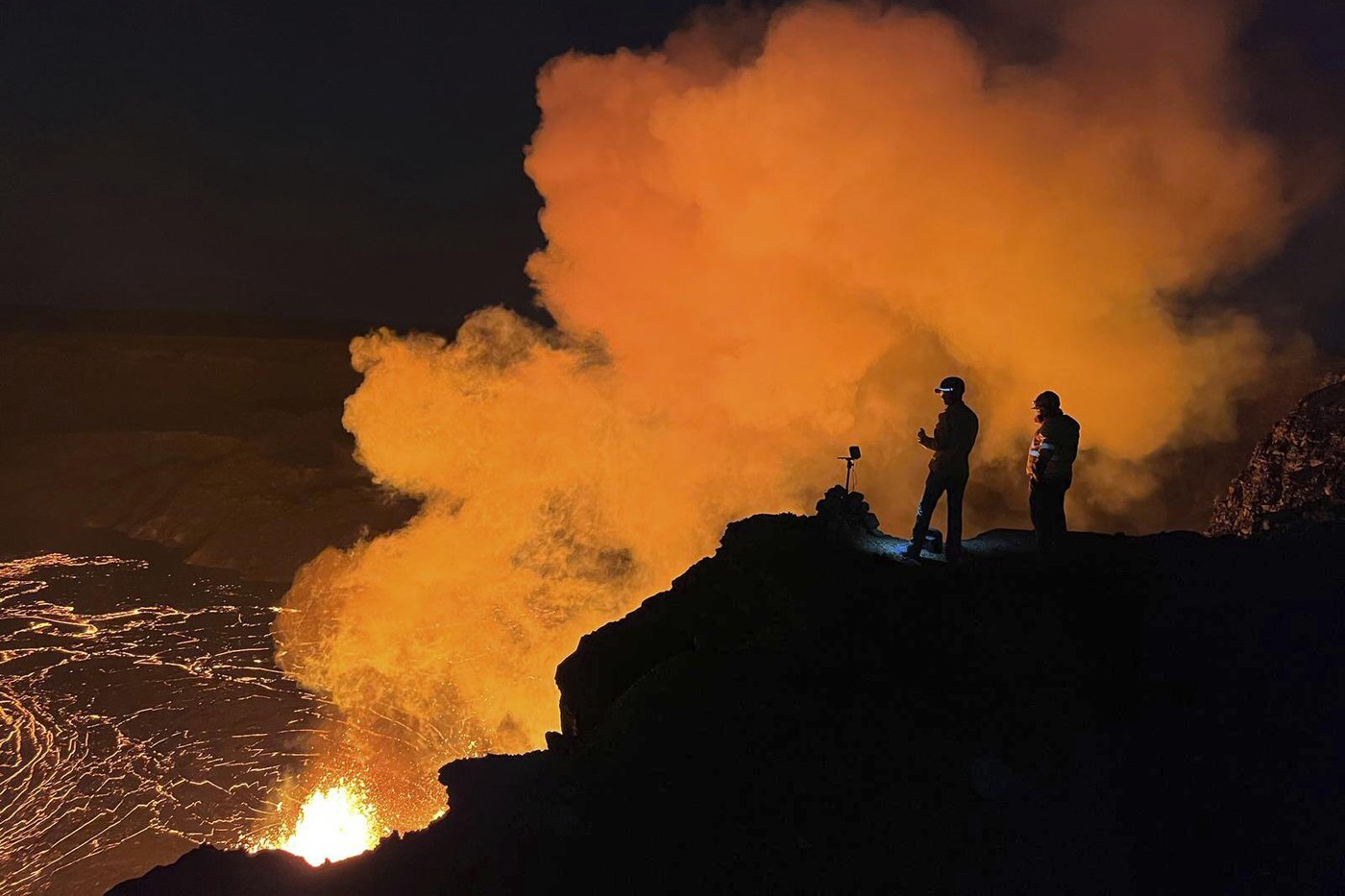 Kilauea is spewing lava again. It is the Hawaii volcano's latest activity in an on-and-off eruption | iNFOnews.ca