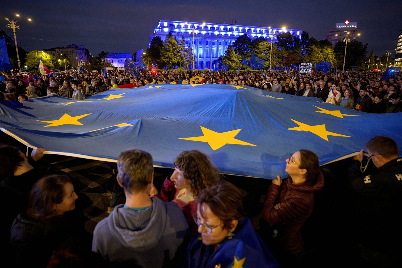 PHOTO COLLECTION: Romania Election Pro-EU Rally | iNFOnews.ca PHOTO COLLECTION: Romania Election Pro-EU Rally | iNFOnews.ca