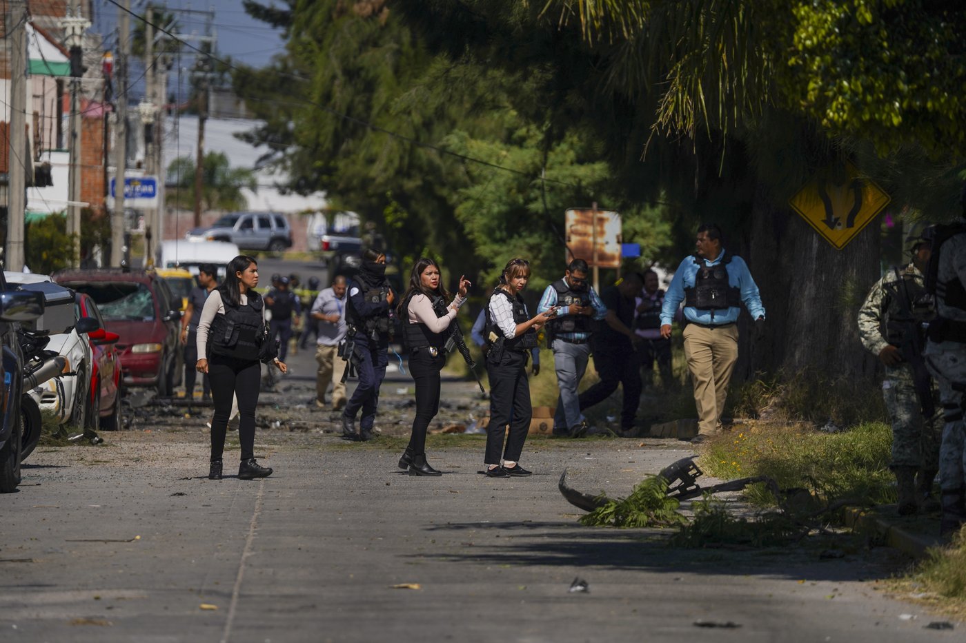 A car bomb explodes outside a police station in western Mexico, wounding 3 officers | iNFOnews.ca