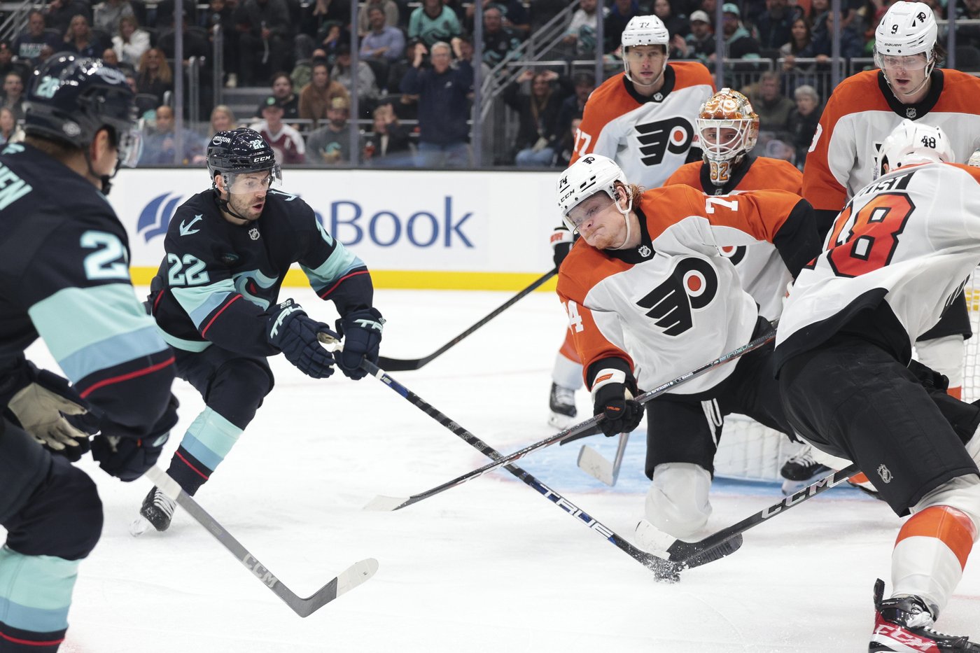 Kraken score 4 goals in 2nd period, hold off late Flyers rally in 6-4 win | iNFOnews.ca