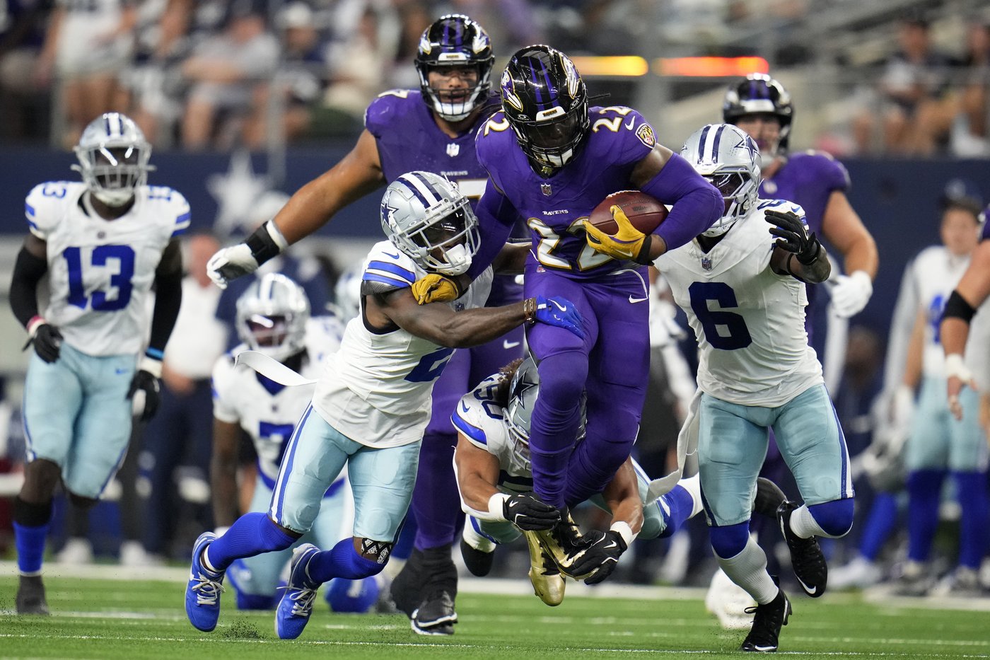Henry rushes for 151 yards, 2 TDs as Ravens hang on to beat Cowboys 28-25 | iNFOnews.ca