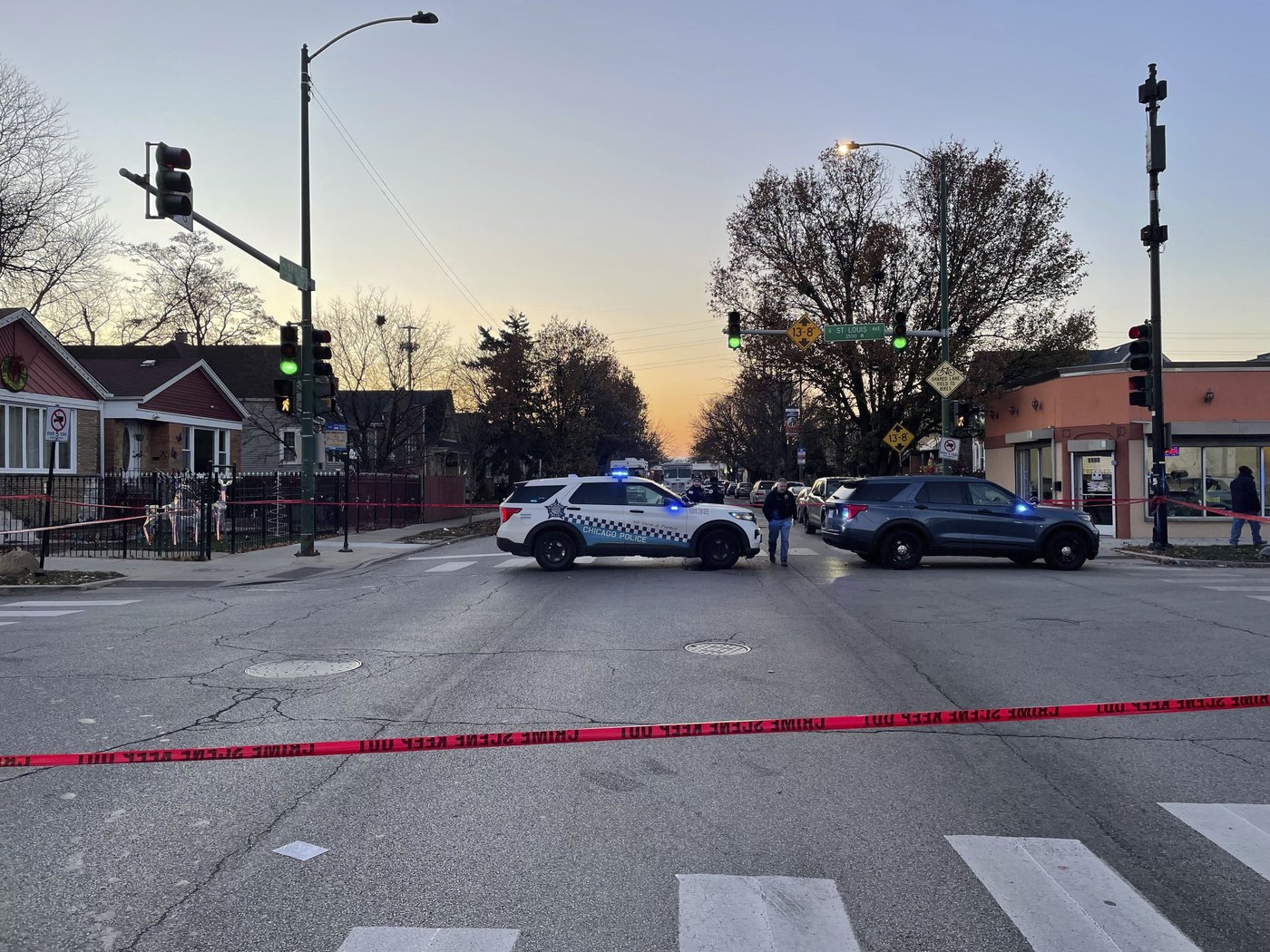 Chicago house party shooting kills 3 men and wounds five other people, police say | iNFOnews.ca Chicago house party shooting kills 3 men and wounds five other people, police say | iNFOnews.ca
