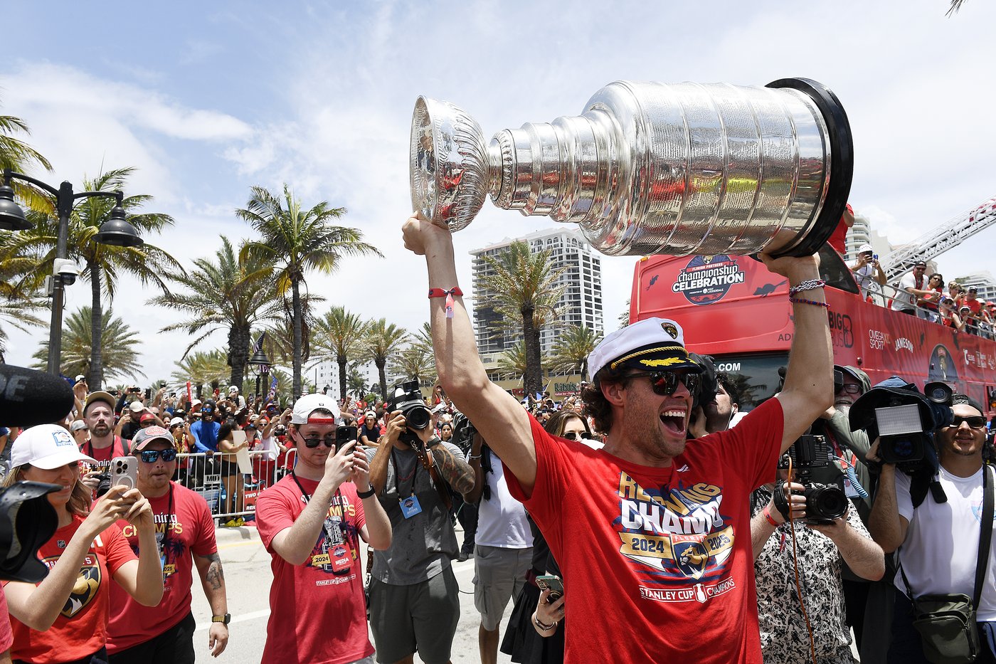 'This is amazing': Panthers celebrate 2nd consecutive Stanley Cup with another parade | iNFOnews.ca