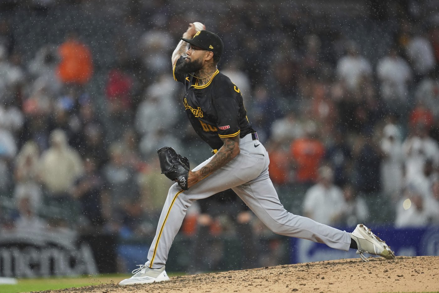 Pirates' Santana suspended 4 games by MLB for a confrontation with a fan, but is appealing decision | iNFOnews.ca