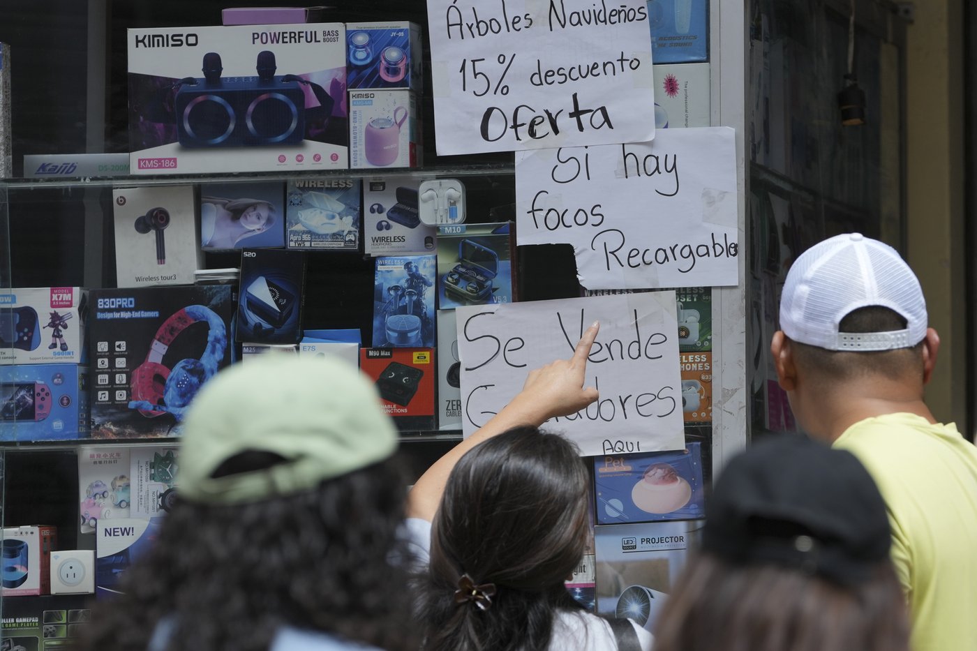 As Christmas nears, Ecuador's homes get a break from power cuts but companies still face rationing | iNFOnews.ca As Christmas nears, Ecuador's homes get a break from power cuts but companies still face rationing | iNFOnews.ca