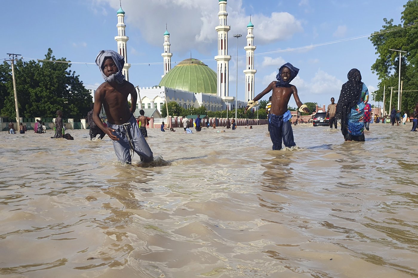 'Water is flooding everywhere' as torrential rains sweep through West and Central Africa | iNFOnews.ca