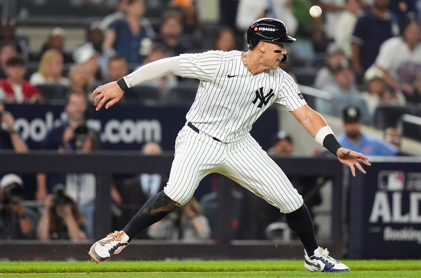 Aaron Judge does it all and rescues Yankees with `amazing swing' against Blue Jays | iNFOnews.ca Aaron Judge does it all and rescues Yankees with `amazing swing' against Blue Jays | iNFOnews.ca