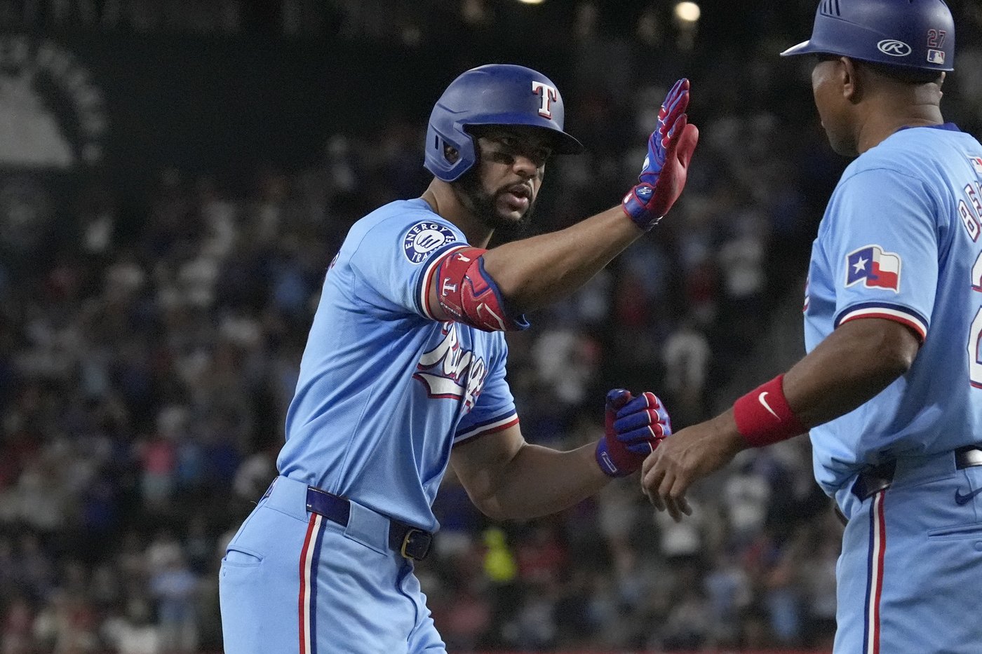 Semien's RBI single gives the Rangers a 6-5 walk-off win over the wild card-chasing Mariners | iNFOnews.ca
