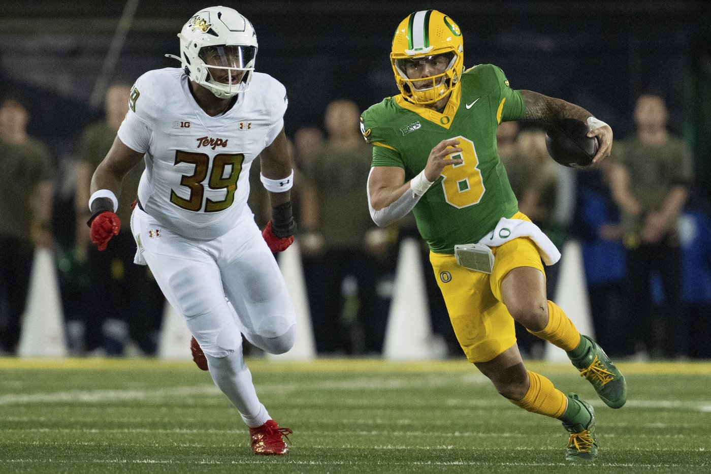 No. 1 Oregon puts its unbeaten record at stake as it visits Wisconsin | iNFOnews.ca