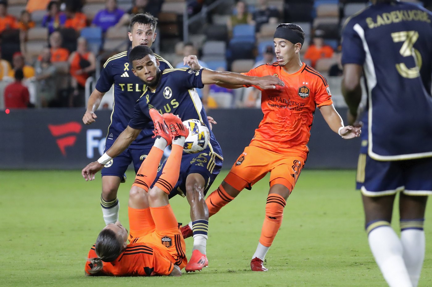 Brian White scores second-half goal, earns Whitecaps 1-1 draw with Dynamo | iNFOnews.ca