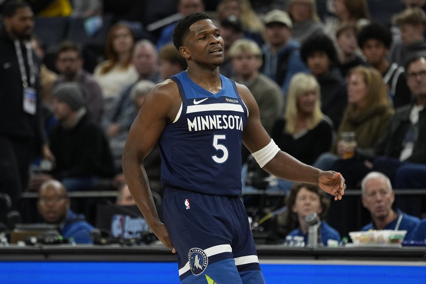 Timberwolves beat Lakers without LeBron James 97-87 with another defensive showing | iNFOnews.ca Timberwolves beat Lakers without LeBron James 97-87 with another defensive showing | iNFOnews.ca