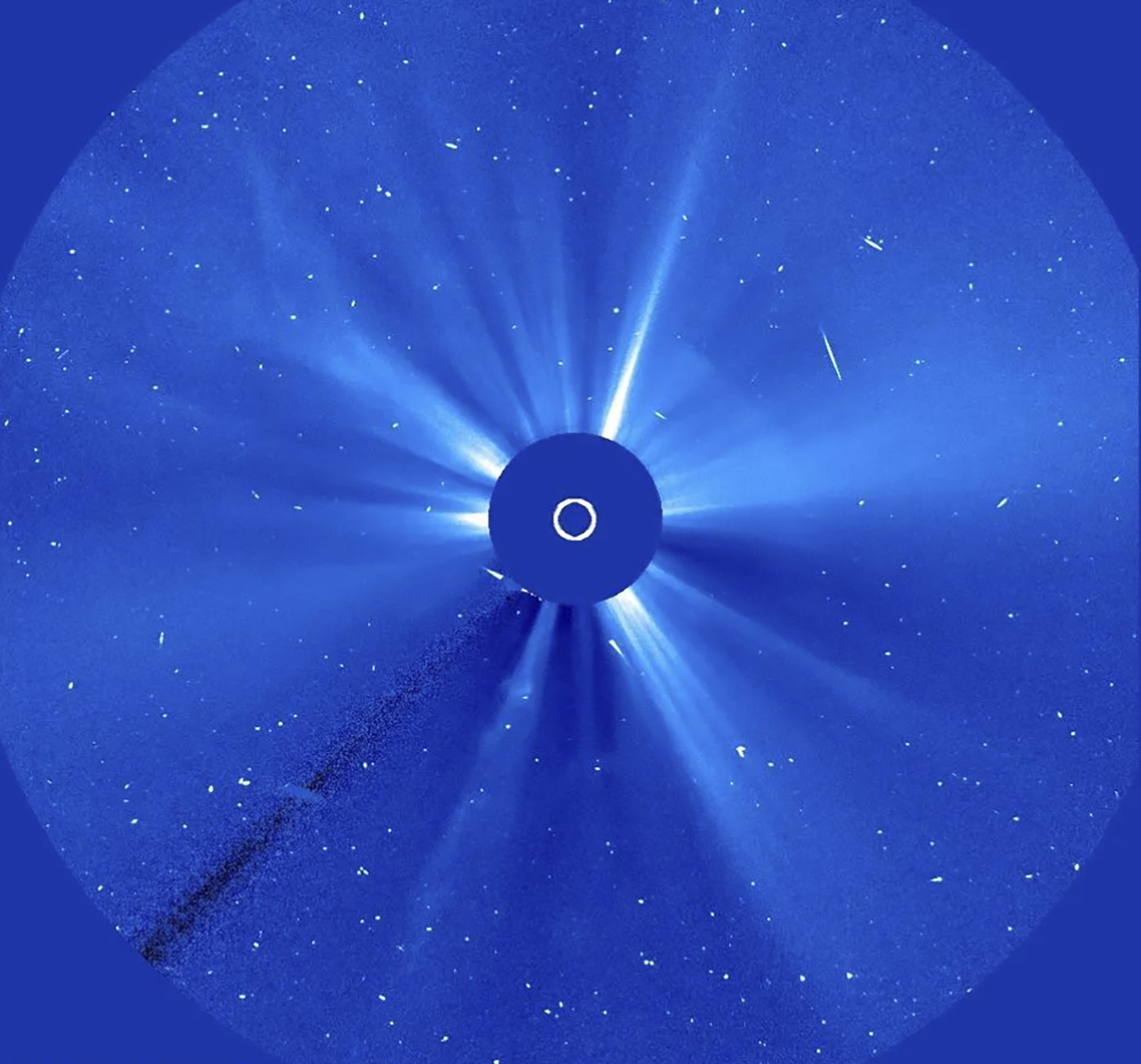 'Halloween comet' breaks apart after flying close to the sun | iNFOnews.ca