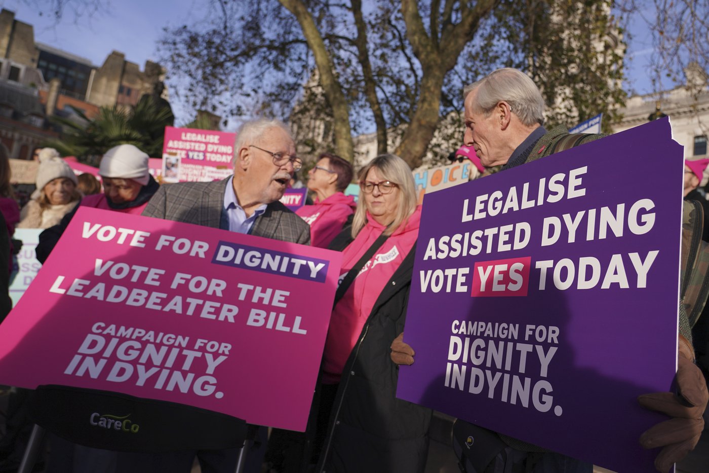 British lawmakers give initial approval to a bill to allow terminally ill adults to end their lives | iNFOnews.ca