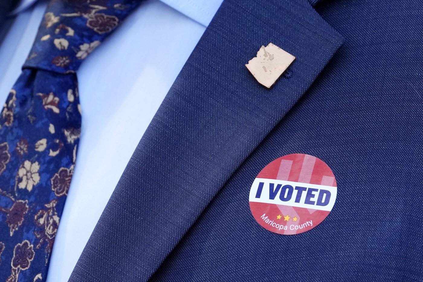 Early in-person voting begins in Arizona, drawing visits from Harris and Trump | iNFOnews.ca Early in-person voting begins in Arizona, drawing visits from Harris and Trump | iNFOnews.ca