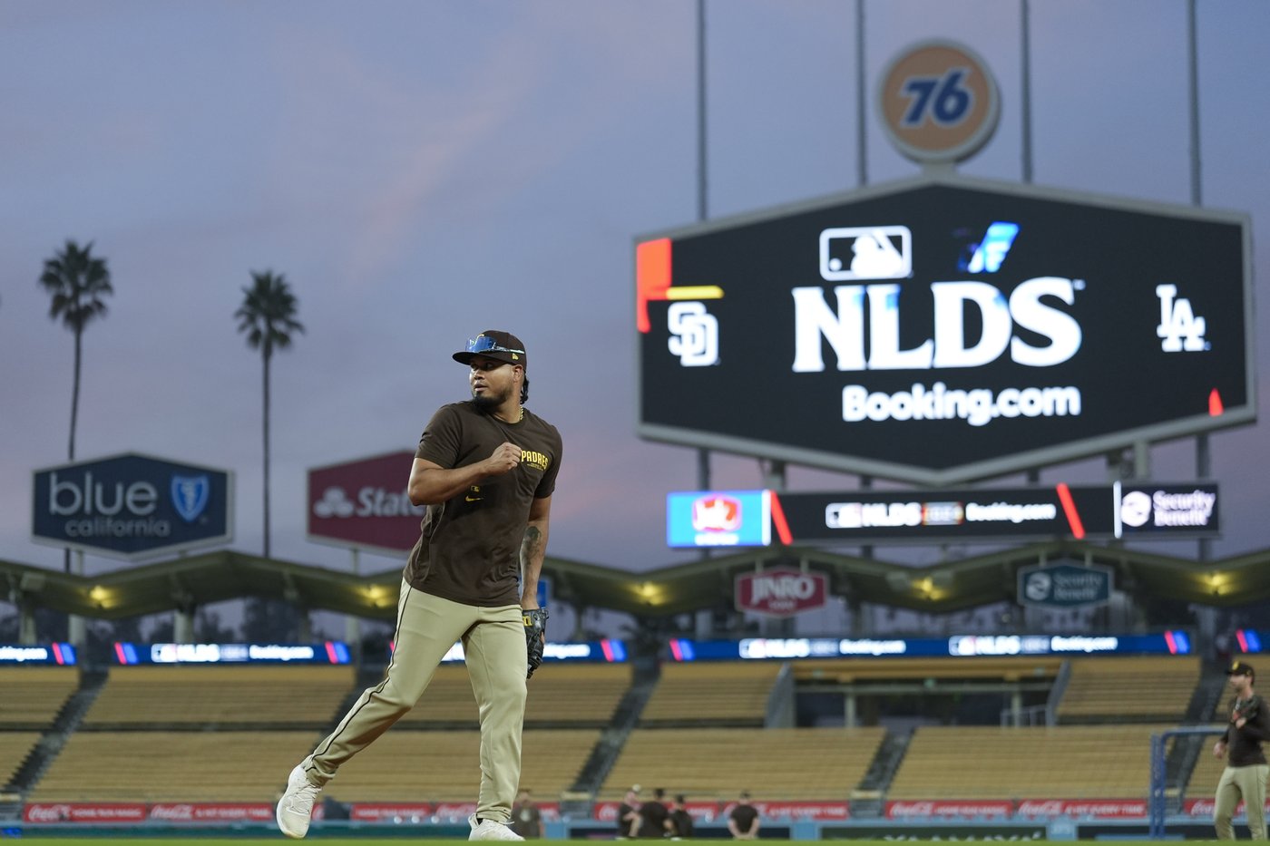NL batting champ Luis Arraez of the Padres has thumb surgery | iNFOnews.ca