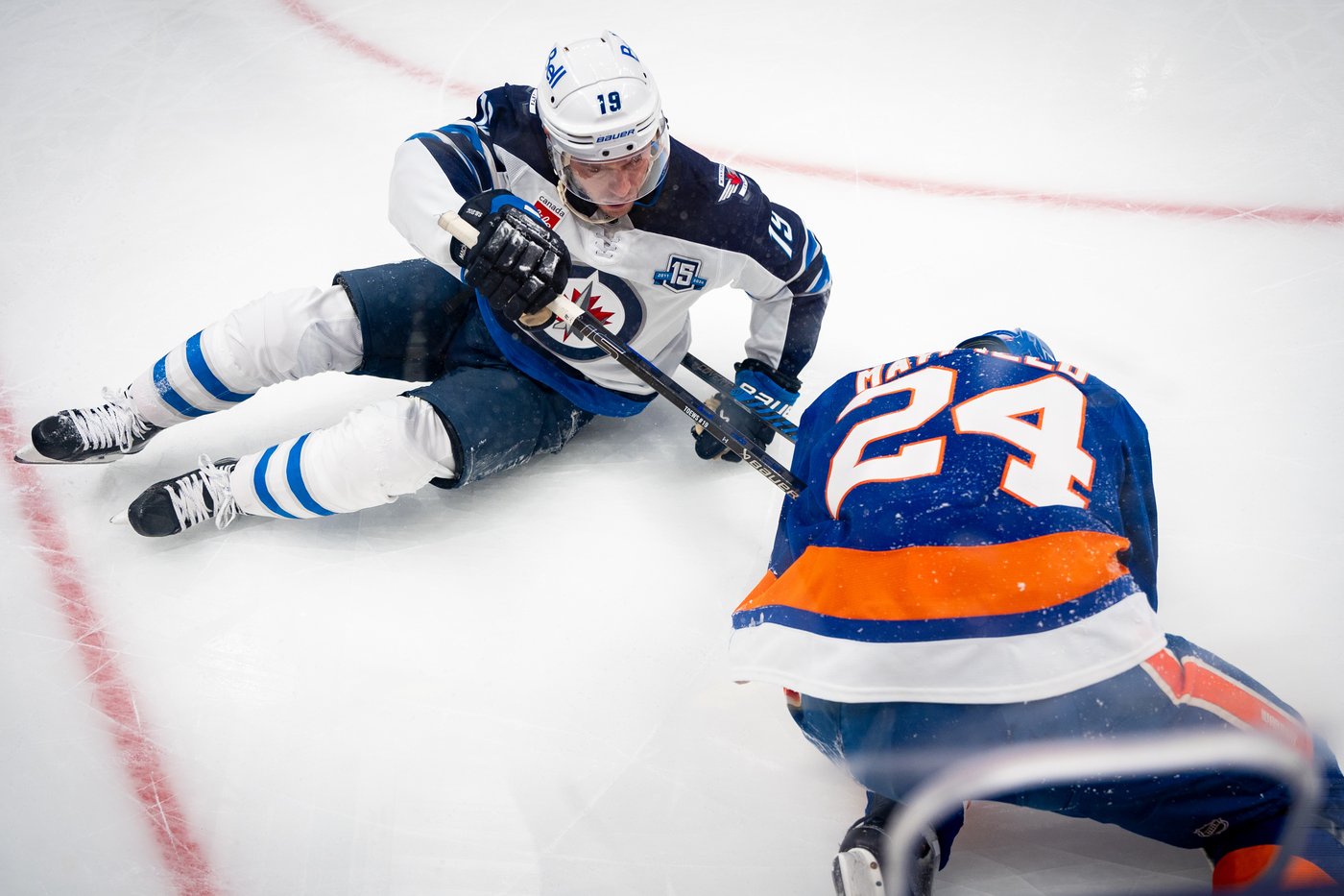 Toews gets 1st point in 2 1/2 years, Jets have 5 players score in win over Islanders | iNFOnews.ca