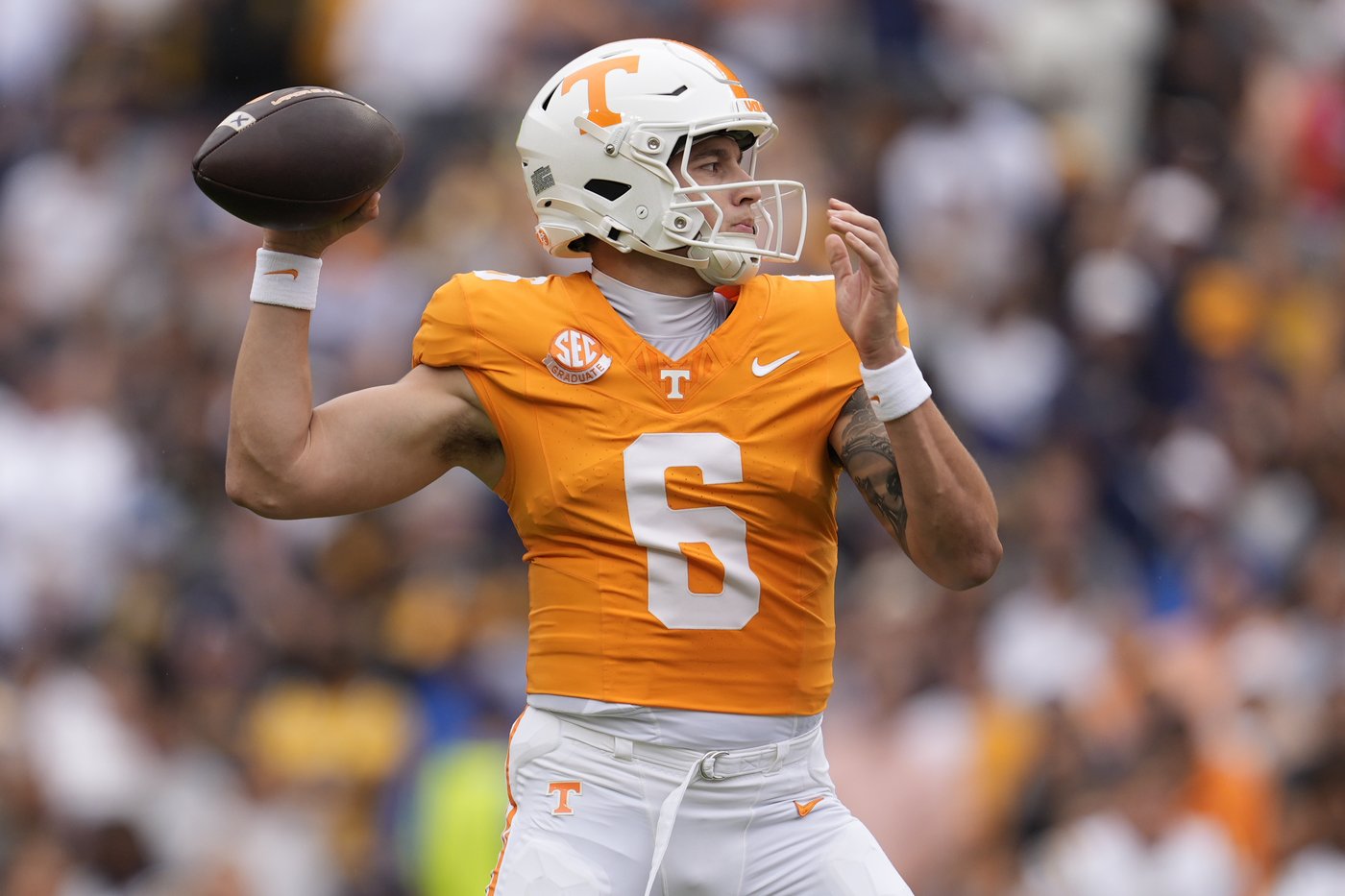 College football Week 3: No. 6 Bulldogs at No. 15 Vols main event; No. 18 USF heads to No. 5 Miami | iNFOnews.ca