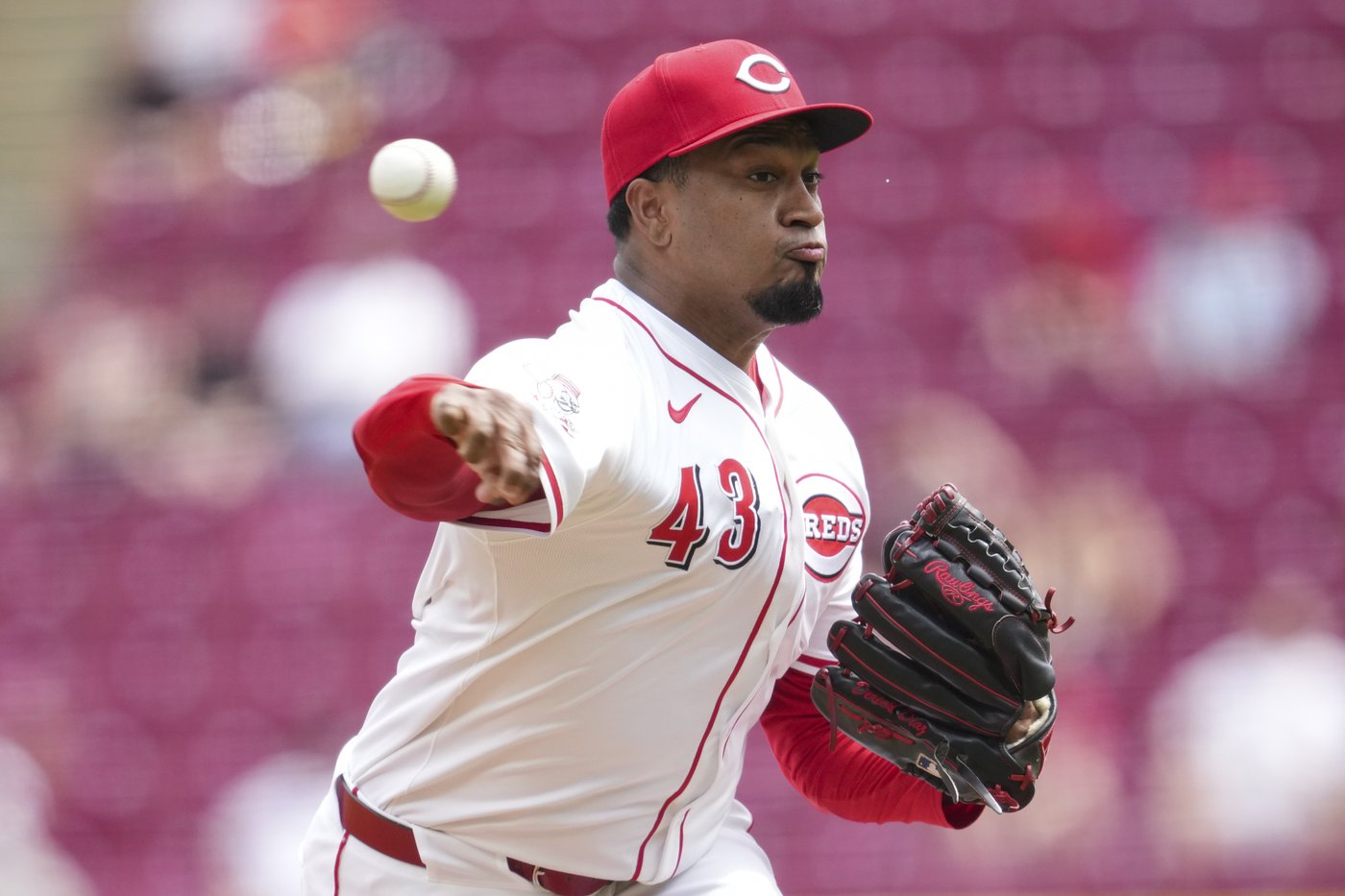 Los Angeles Dodgers acquire former All-Star reliever Alexis Díaz in trade with Cincinnati Reds | iNFOnews.ca