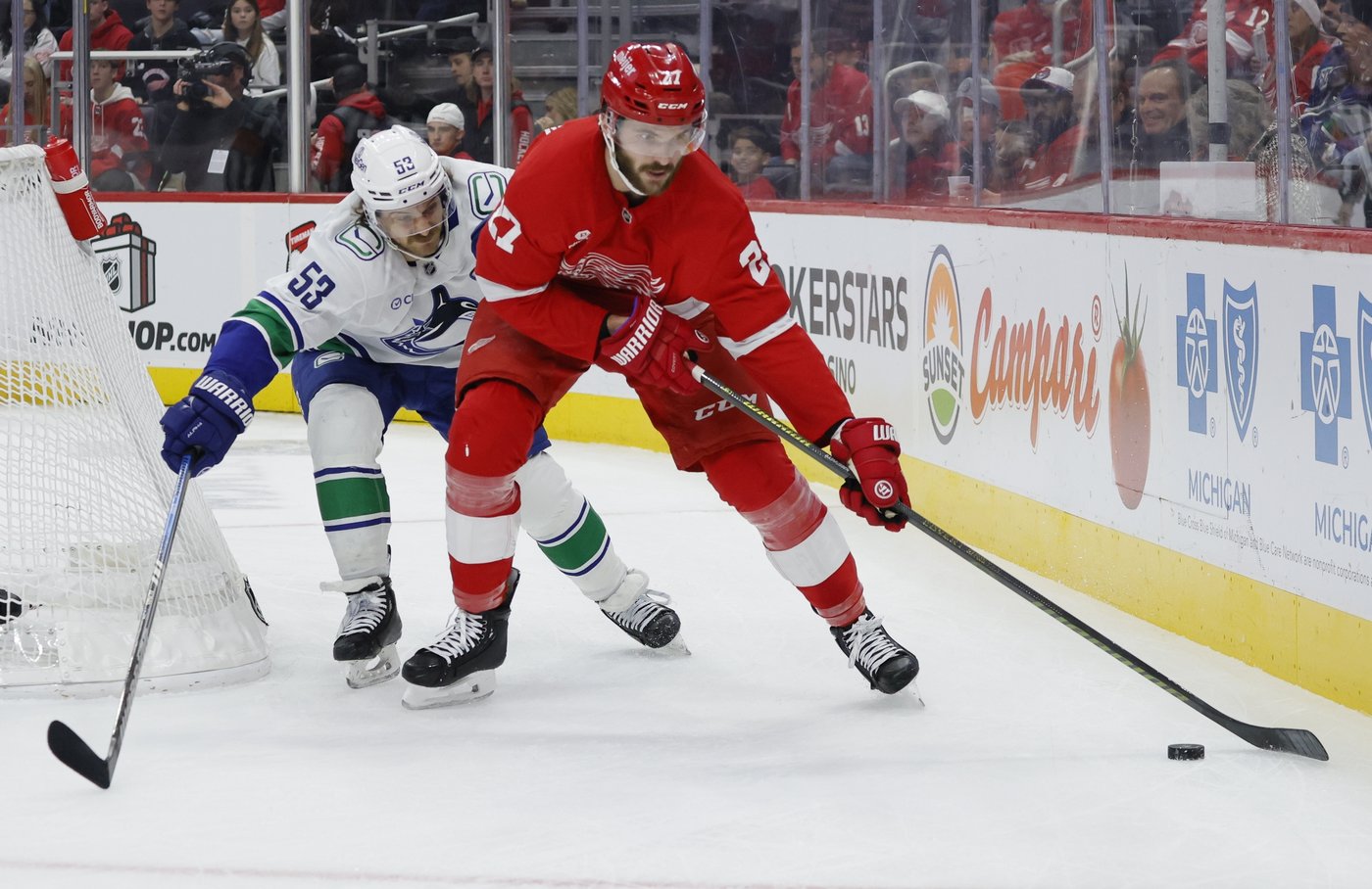 Jake DeBrusk scores hat trick, including OT game-winner, as Canucks top Red Wings 5-4 | iNFOnews.ca