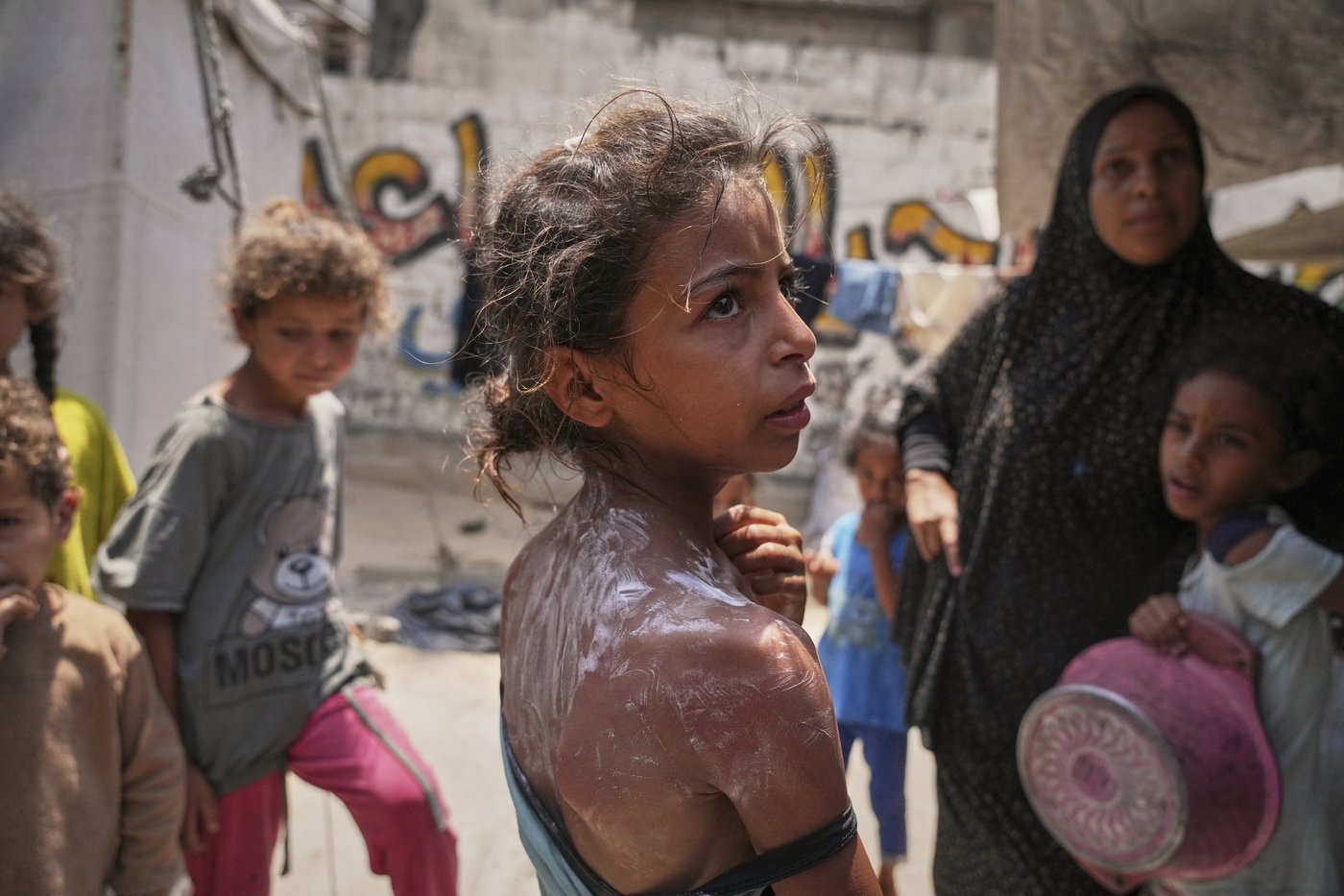 36 Palestinians killed trying to obtain desperately needed aid in Gaza, officials say | iNFOnews.ca