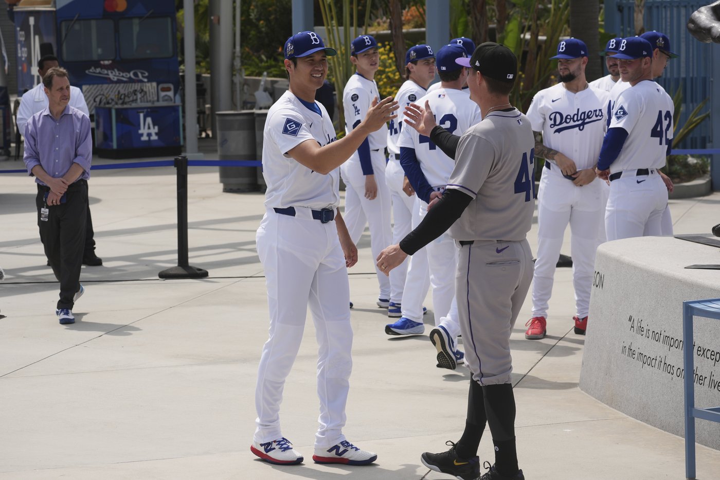 Baseball celebrates Jackie Robinson's legacy on 78th anniversary of breaking color barrier | iNFOnews.ca