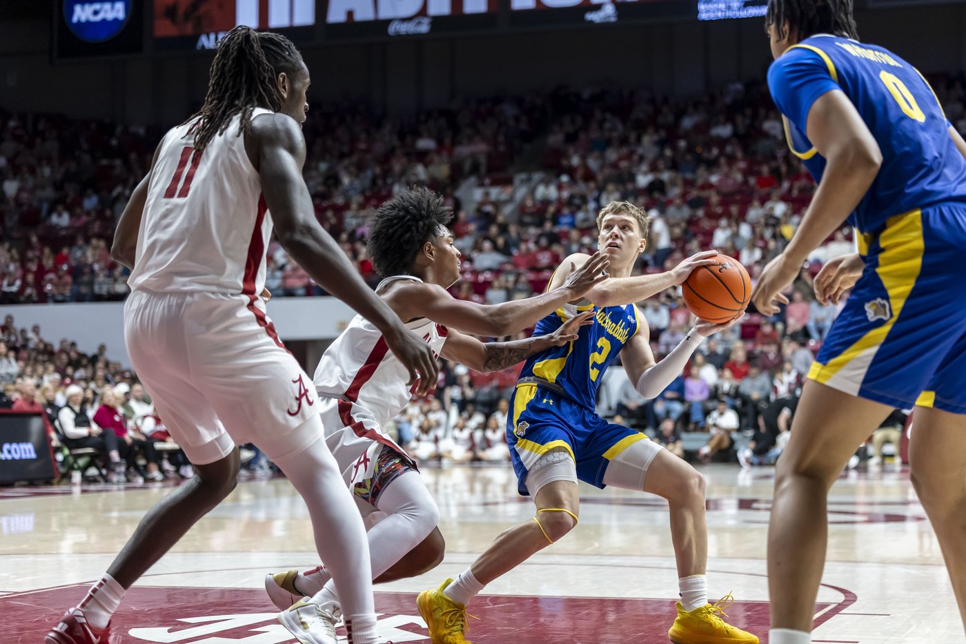 Holloway, No. 5 Alabama overwhelm South Dakota State with 19 3-pointers in 105-82 victory | iNFOnews.ca Holloway, No. 5 Alabama overwhelm South Dakota State with 19 3-pointers in 105-82 victory | iNFOnews.ca