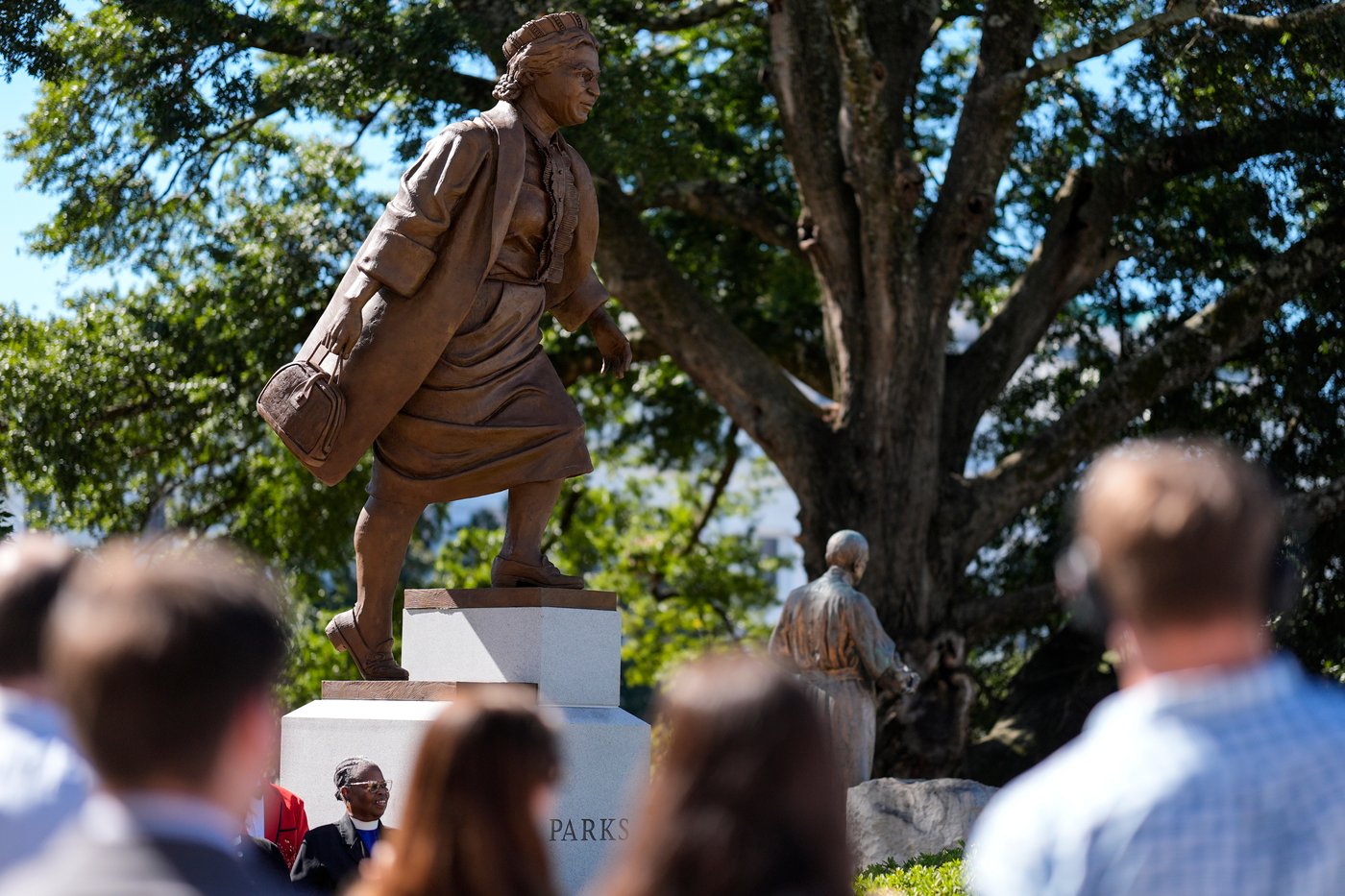 Rosa Parks and Helen Keller statues unveiled at the Alabama Capitol | iNFOnews.ca