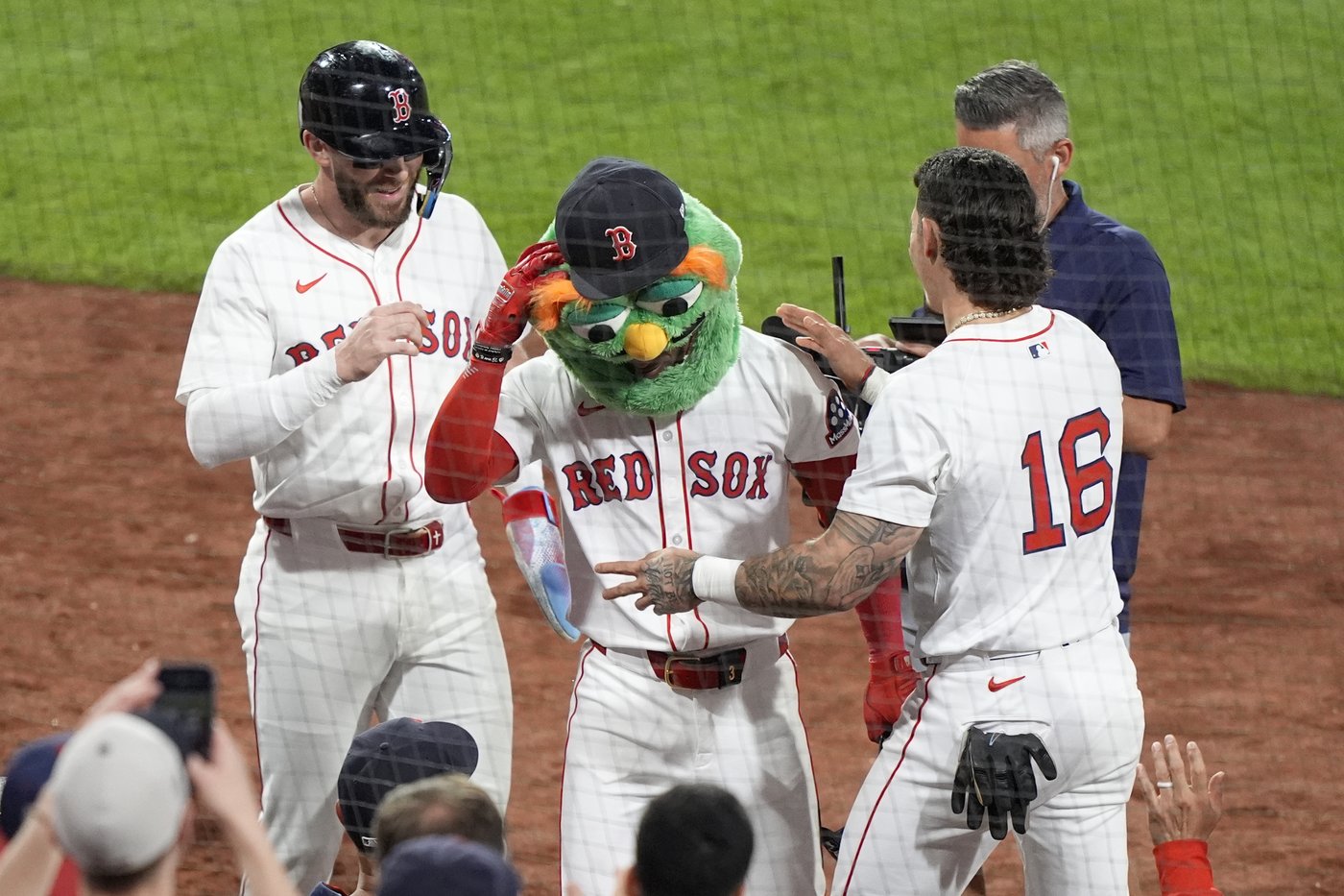 Angels manufacture a run in 10th inning to beat Red Sox, 4-3 | iNFOnews.ca Angels manufacture a run in 10th inning to beat Red Sox, 4-3 | iNFOnews.ca