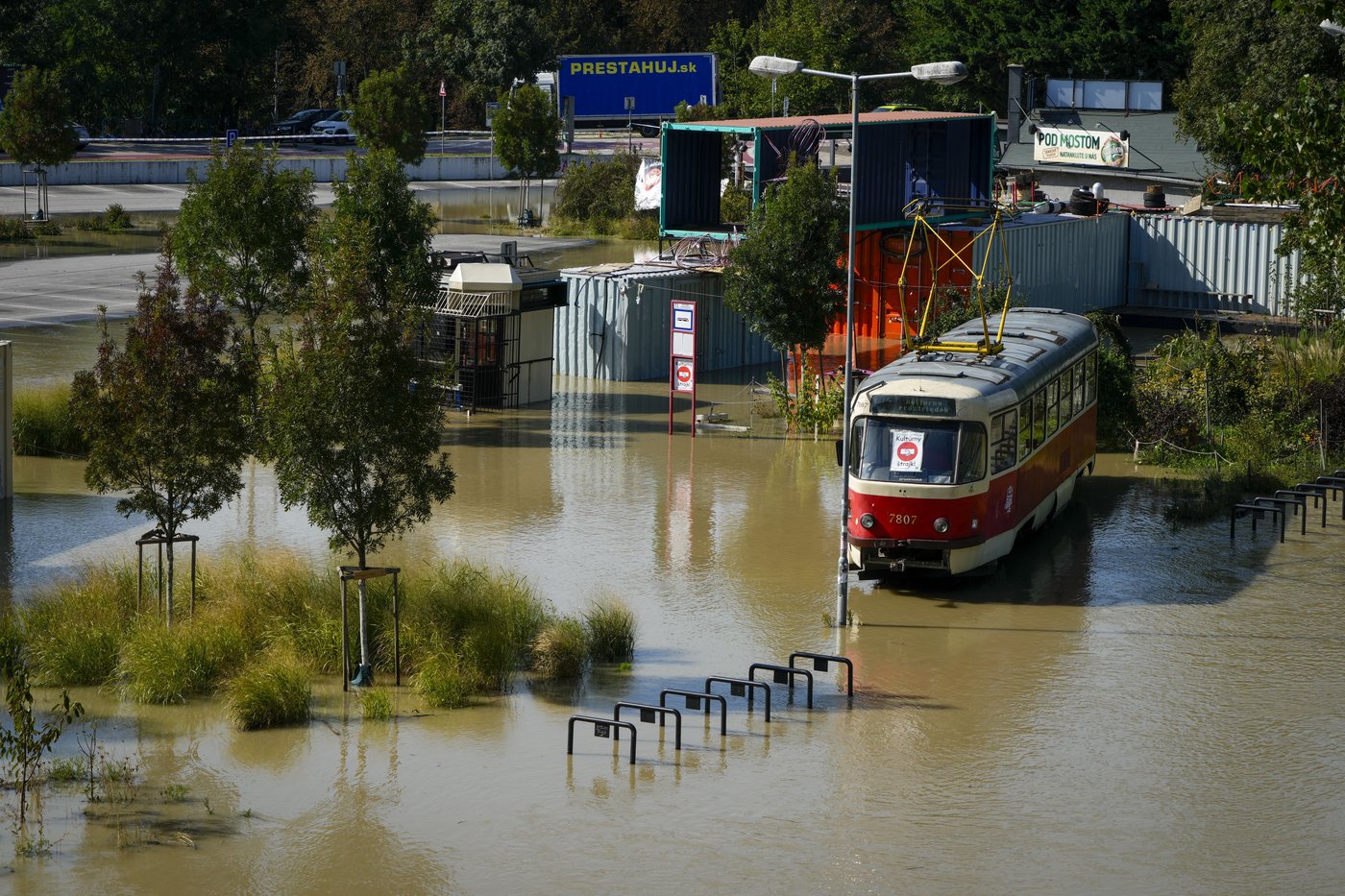Rising rivers threaten southern Poland as flooding recedes elsewhere in Central Europe | iNFOnews.ca