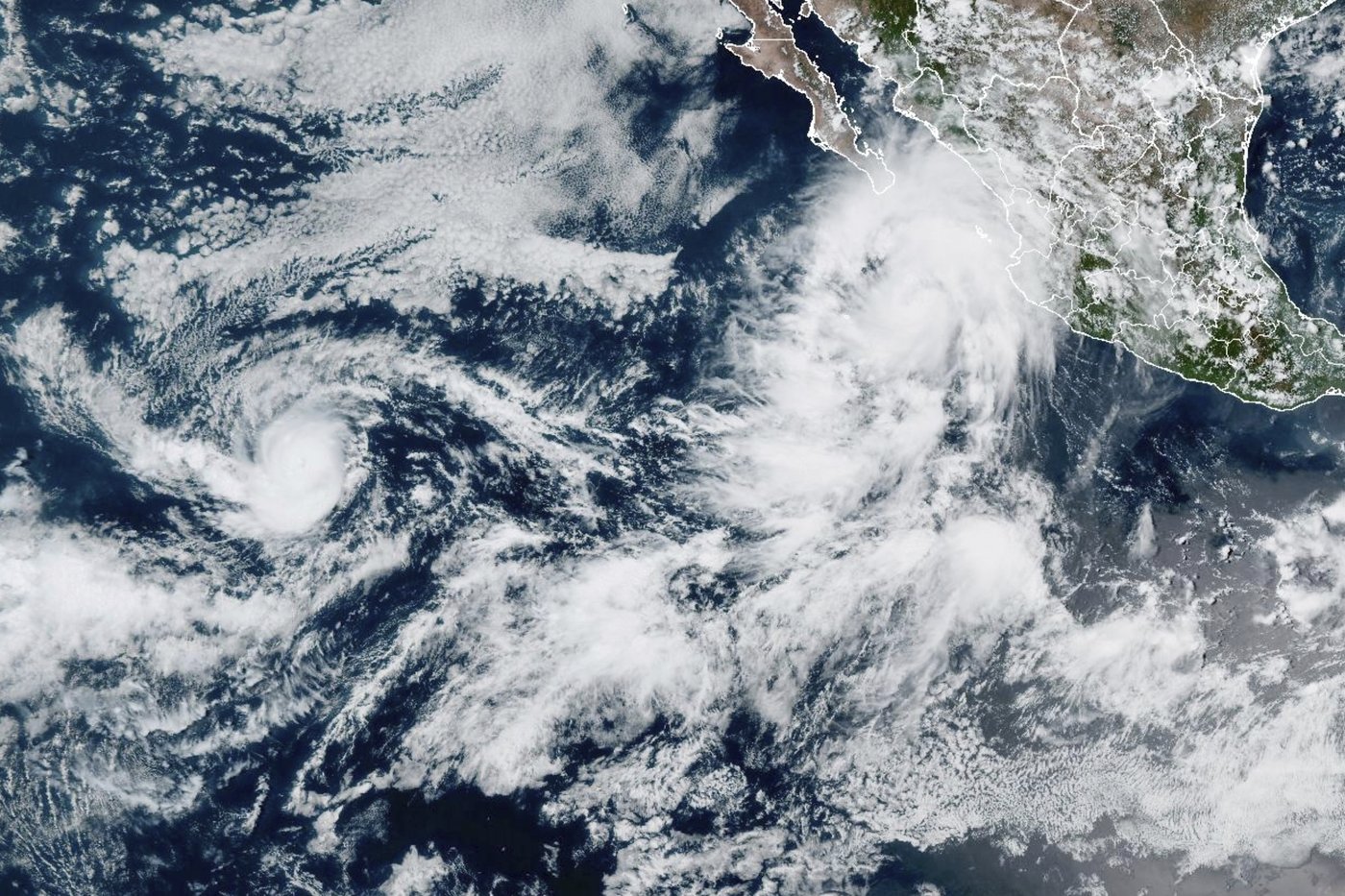 Hurricane Kiko and Tropical Storm Lorena gain strength over the eastern Pacific Ocean | iNFOnews.ca