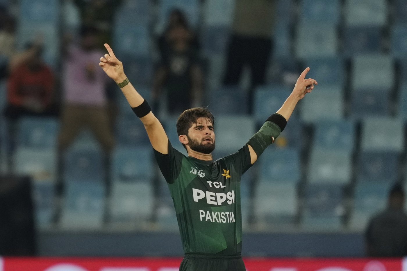 Pakistan sets aside handshake dispute with India and knocks UAE out of Asia Cup | iNFOnews.ca