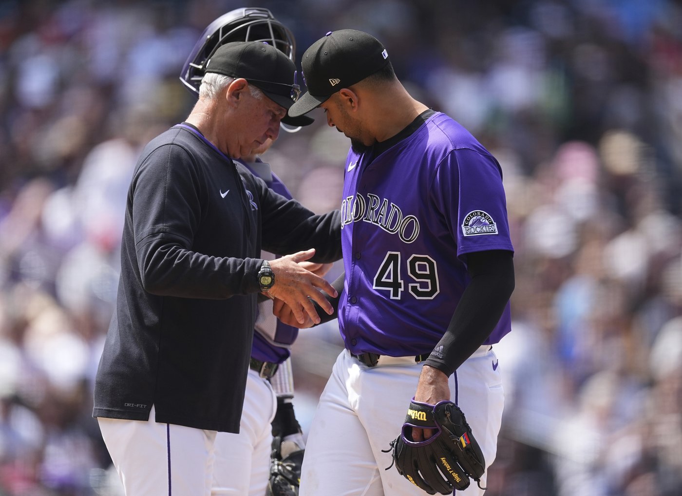 Rockies lose for 13th time in 14 games, fall 6-4 to Reds as Hays homers twice | iNFOnews.ca