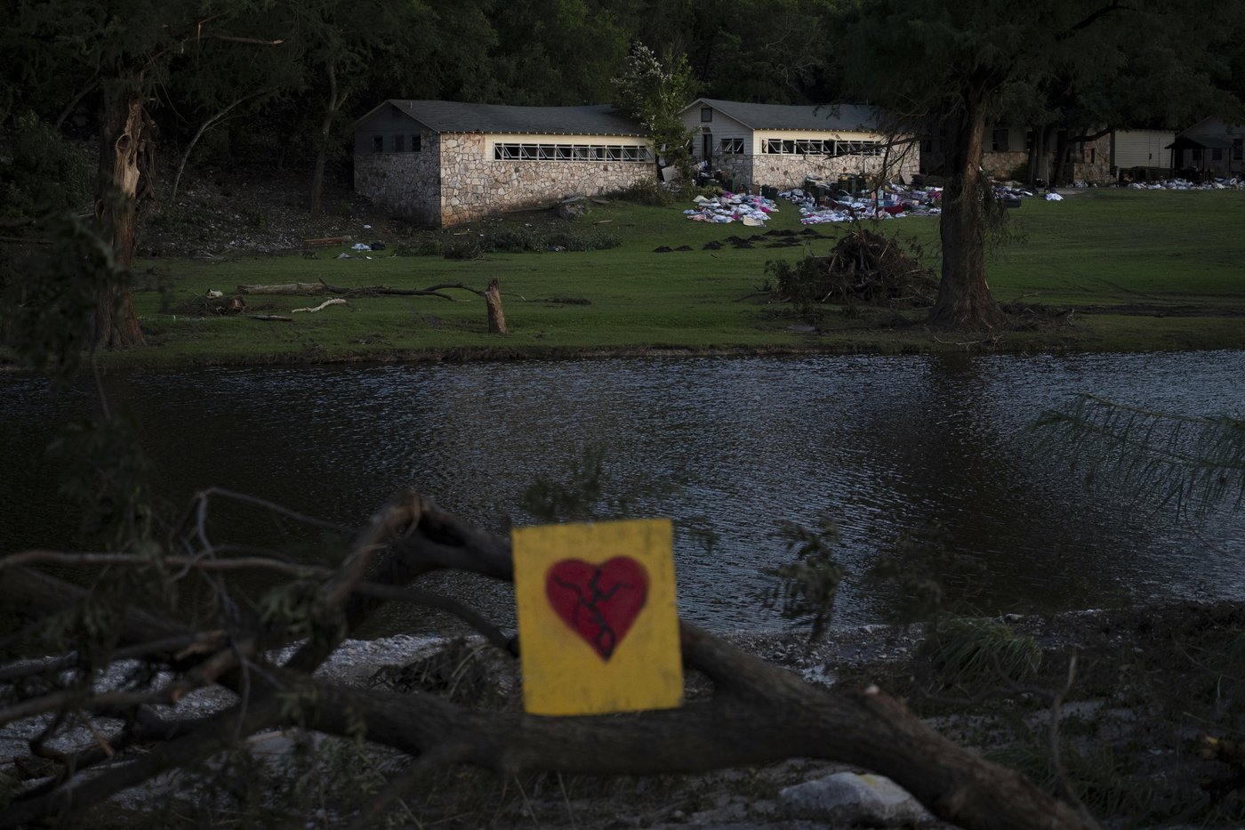 PHOTO COLLECTION: Texas floods leave dozens dead and missing as rescuers search devastated landscape | iNFOnews.ca PHOTO COLLECTION: Texas floods leave dozens dead and missing as rescuers search devastated landscape | iNFOnews.ca
