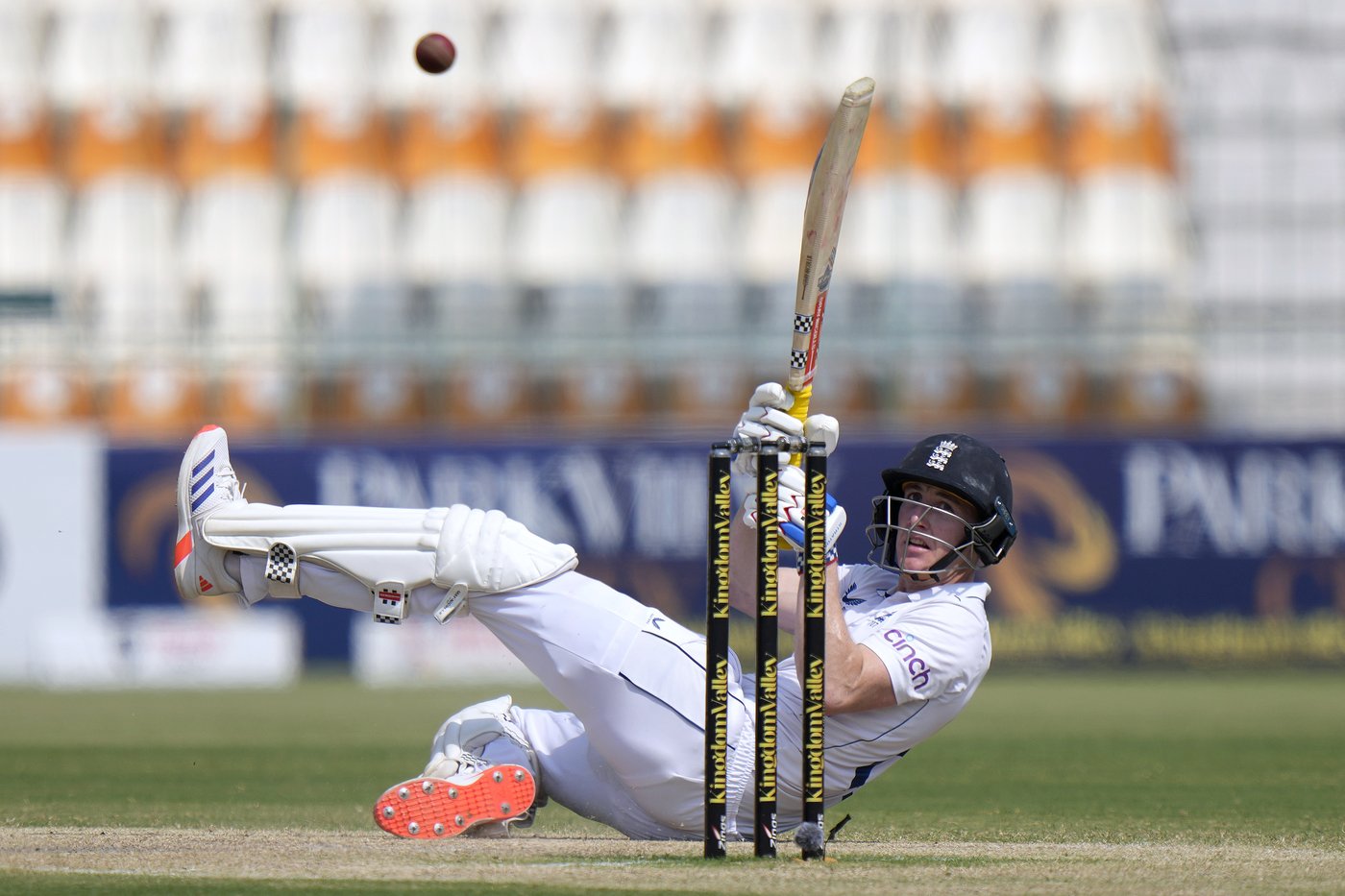 Brook and Root set batting records with 800-run England close to famous cricket win over Pakistan | iNFOnews.ca Brook and Root set batting records with 800-run England close to famous cricket win over Pakistan | iNFOnews.ca