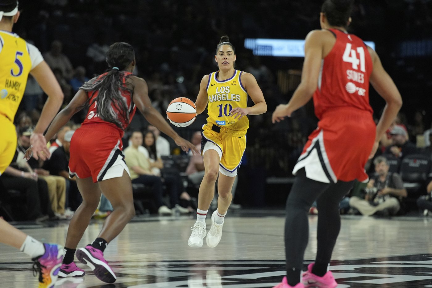 Sparks' Kelsey Plum returns to Las Vegas, greeted with cheers and hugs | iNFOnews.ca Sparks' Kelsey Plum returns to Las Vegas, greeted with cheers and hugs | iNFOnews.ca