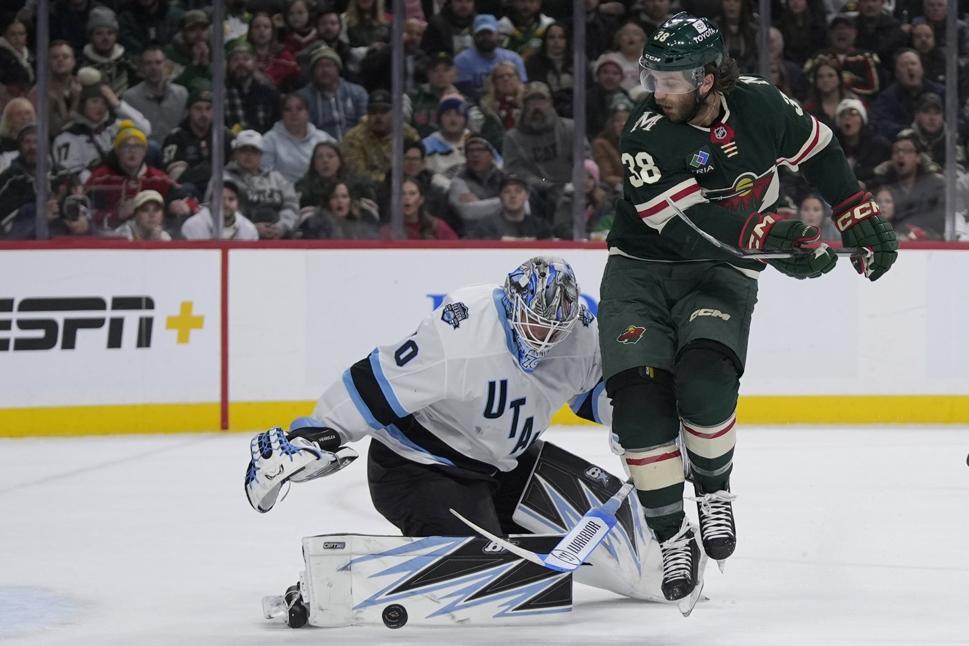 Vejmelka makes 26 saves, Hayton scores twice in Utah's 4-0 victory over the Wild | iNFOnews.ca Vejmelka makes 26 saves, Hayton scores twice in Utah's 4-0 victory over the Wild | iNFOnews.ca