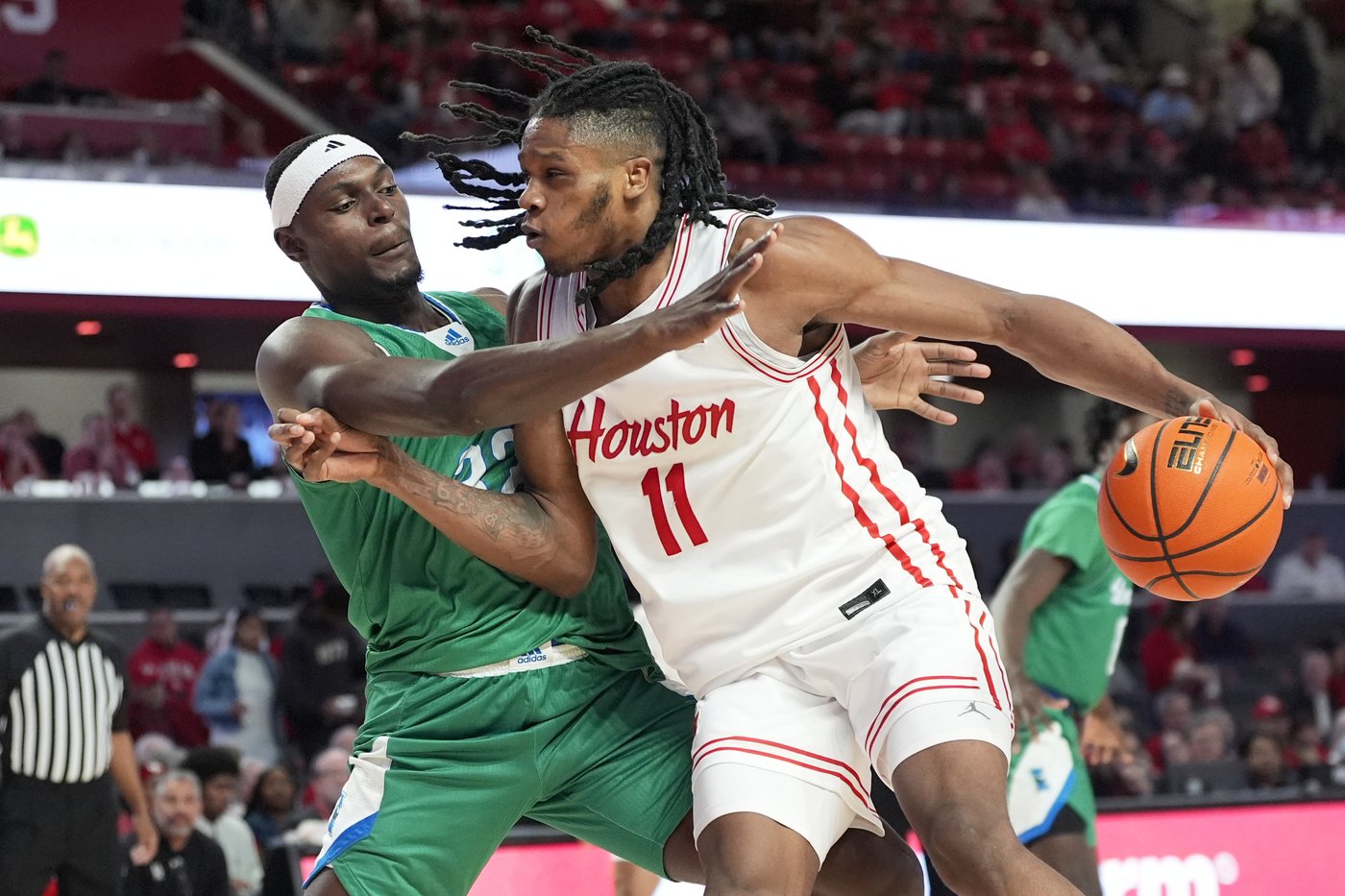 Emanuel Sharp scores 18 and No. 15 Houston wins its fourth straight, 87-51 over Islanders | iNFOnews.ca