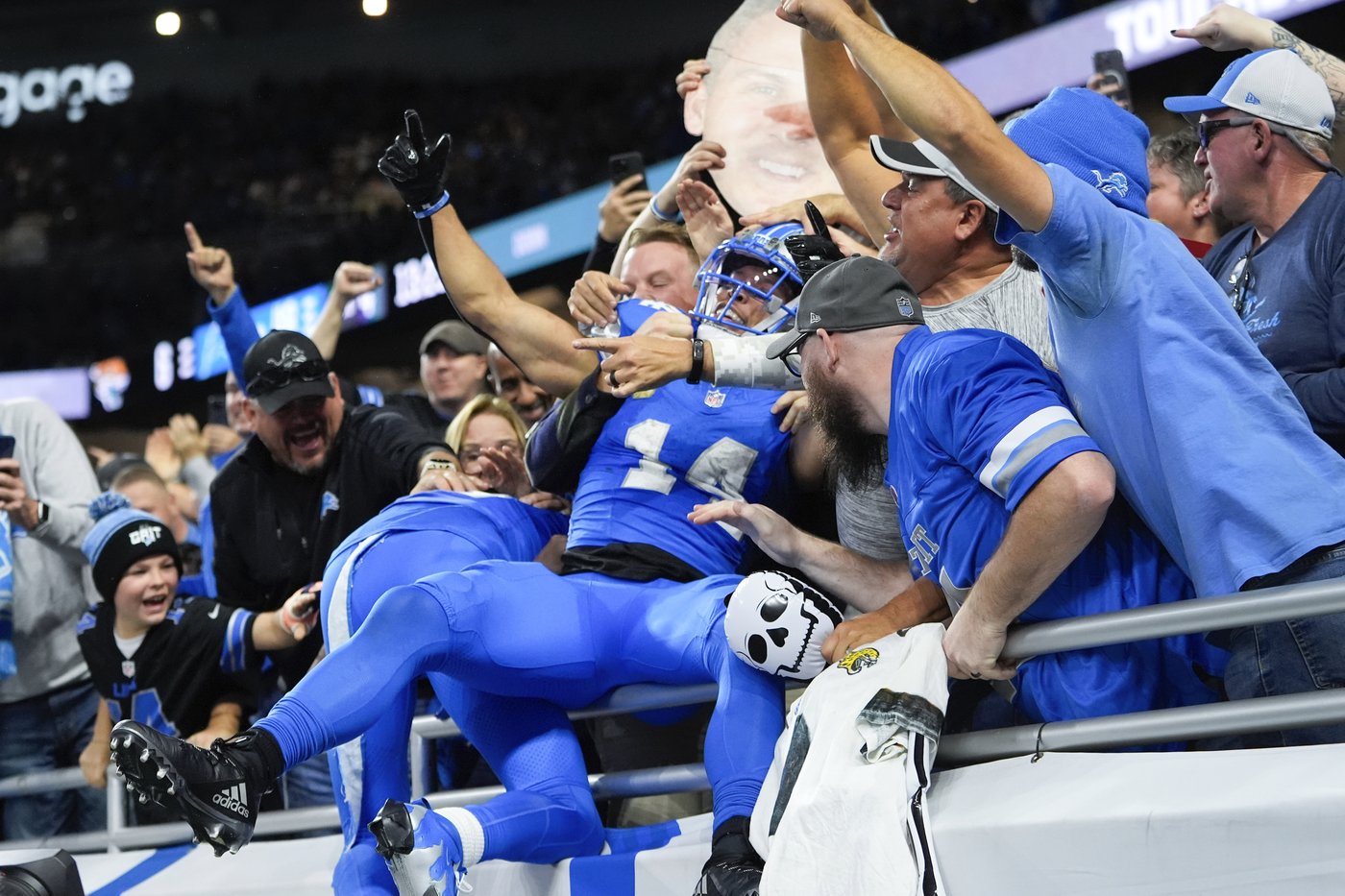 NFC-leading Lions host Packers, aiming for franchise-record, 11-game winning streak, playoff spot | iNFOnews.ca