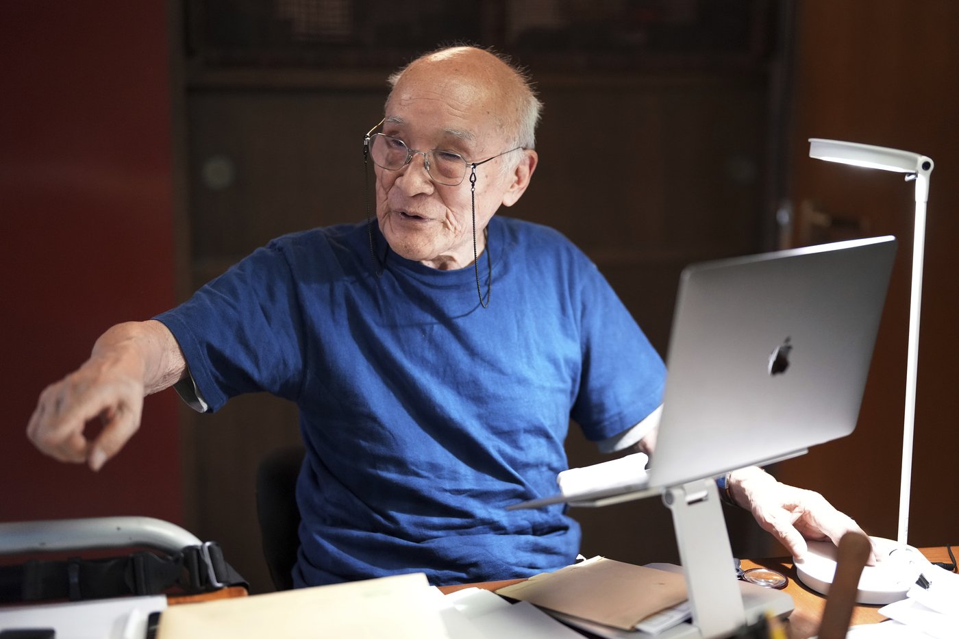 Japanese poet Shuntaro Tanikawa, master of modern free verse, has died at 92 | iNFOnews.ca