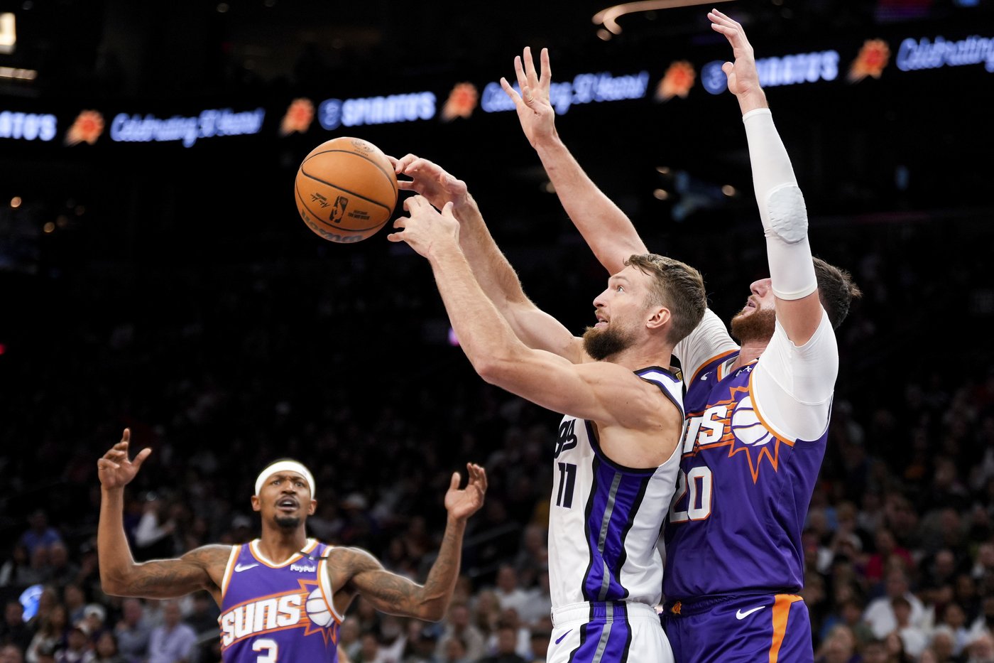 DeRozan scores 34, Kings rally to win in OT 127-118, ending Suns' win streak at 7 | iNFOnews.ca DeRozan scores 34, Kings rally to win in OT 127-118, ending Suns' win streak at 7 | iNFOnews.ca