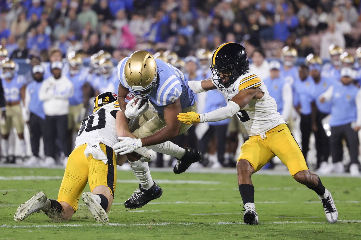 Garbers, Schwesinger lead UCLA past Iowa 20-17 for Bruins' 3rd straight win | iNFOnews.ca Garbers, Schwesinger lead UCLA past Iowa 20-17 for Bruins' 3rd straight win | iNFOnews.ca