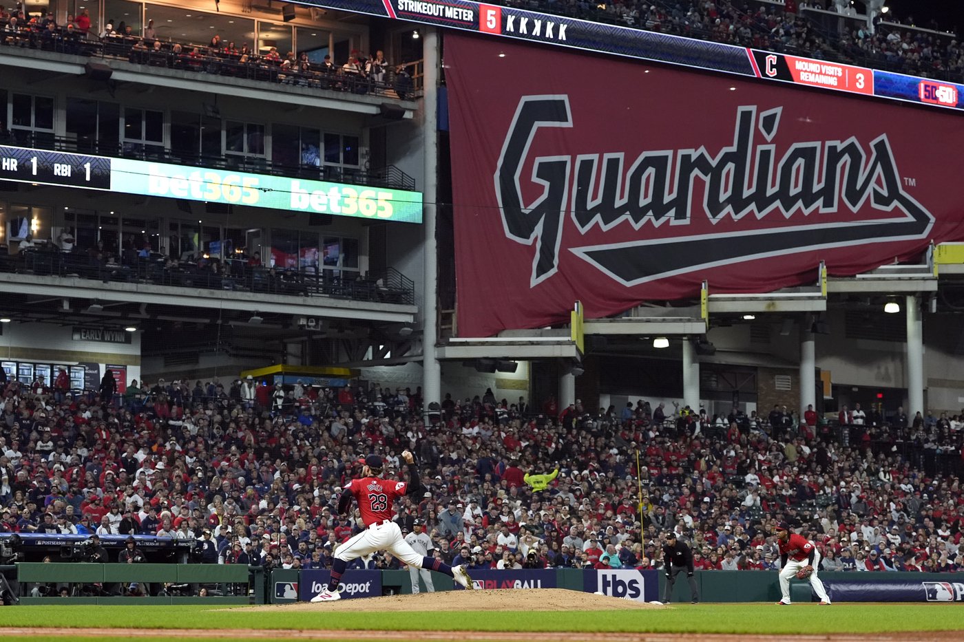 Juan Soto's 3-run homer in 10th sends Yankees past Guardians 5-2 and into World Series for 41st time | iNFOnews.ca