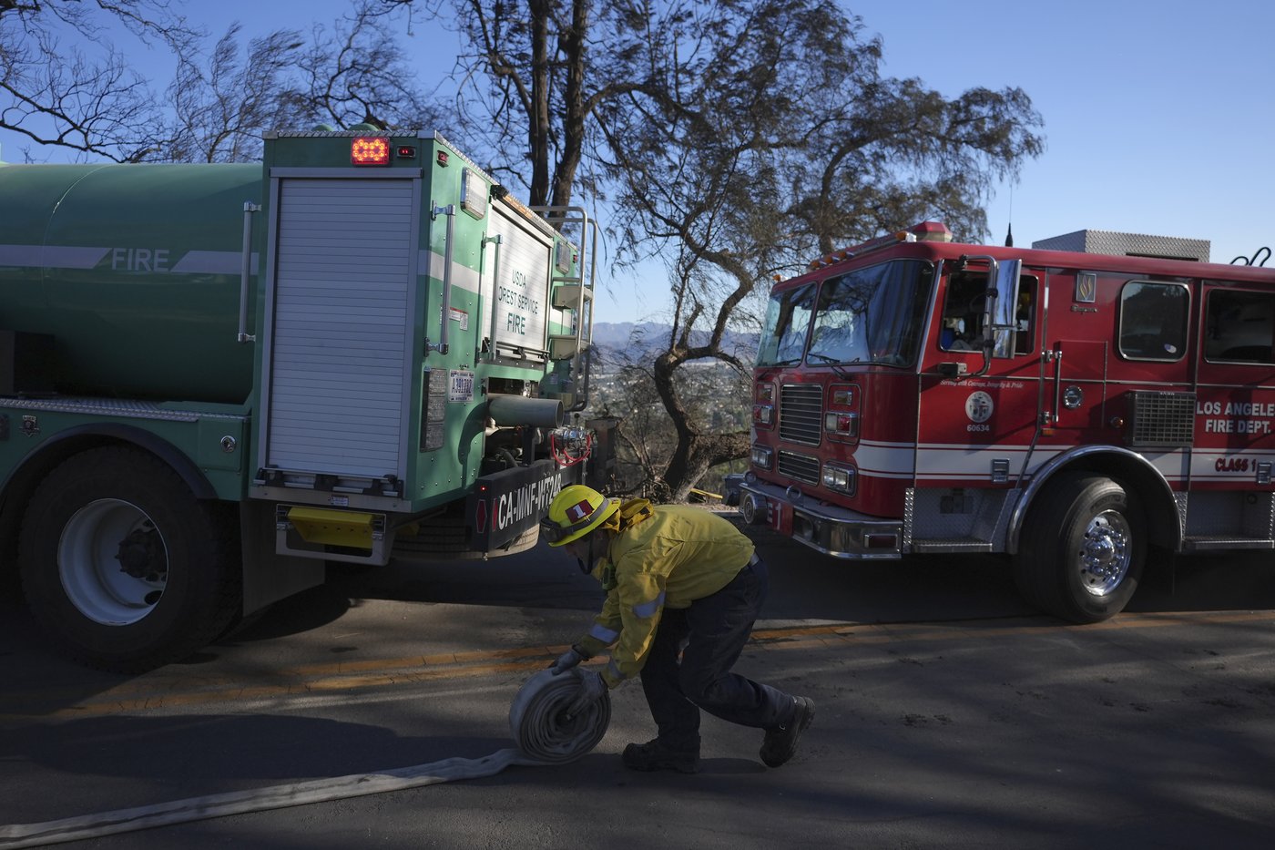Southern California firefighters gain ground over wildfire thanks to decreased winds | iNFOnews.ca Southern California firefighters gain ground over wildfire thanks to decreased winds | iNFOnews.ca