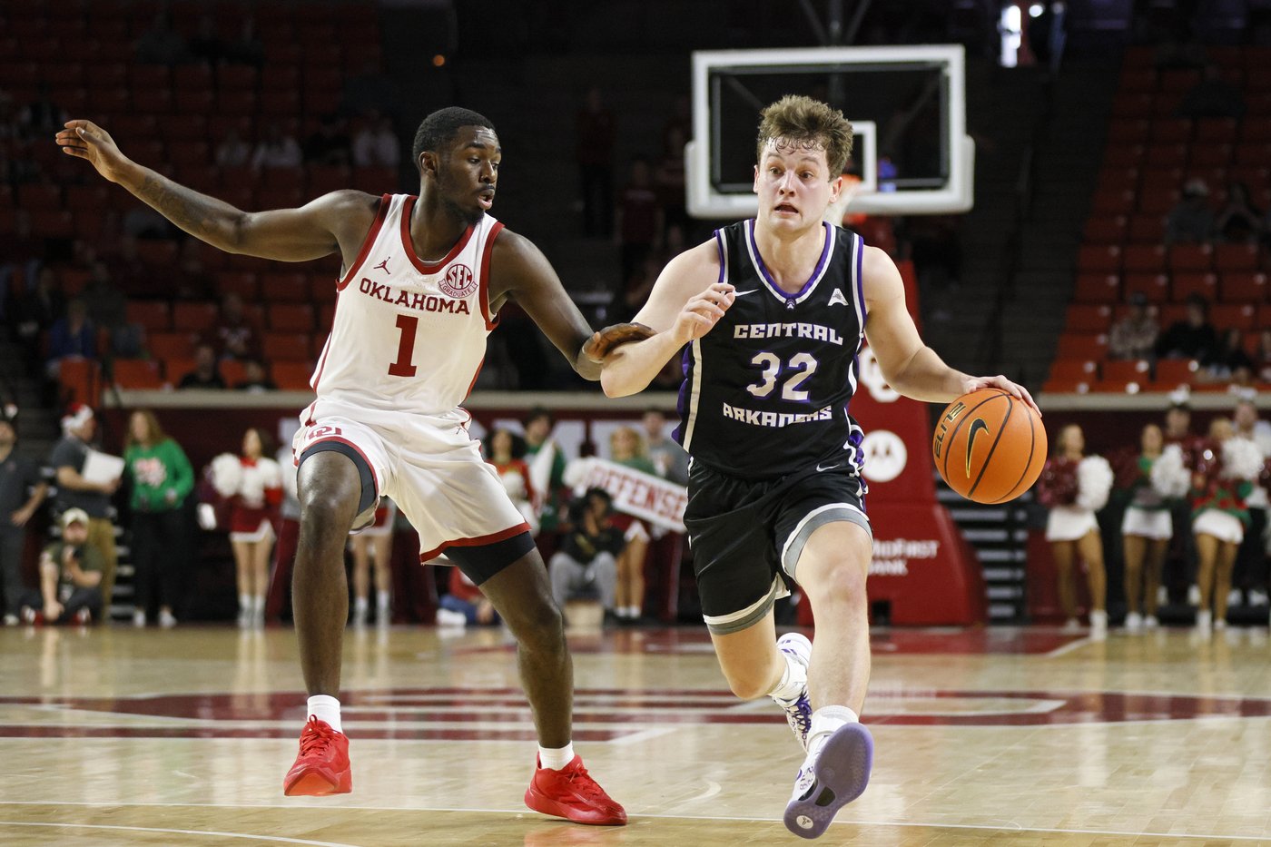 Duke Miles scores a season-high 29 points and No. 14 Oklahoma beats Central Arkansas 89-66 | iNFOnews.ca