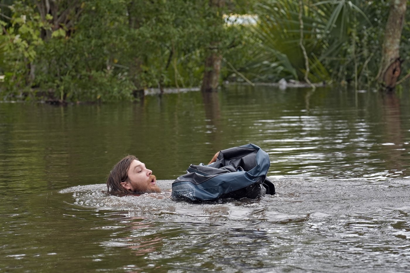 Residents slog through flooded streets, clear debris after Hurricane Milton tore through Florida | iNFOnews.ca