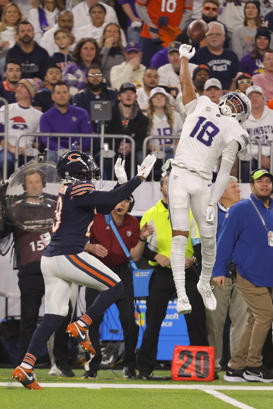 Jefferson turns TD celebration into Moss tribute during Vikings win: 'We love you Randy' | iNFOnews.ca